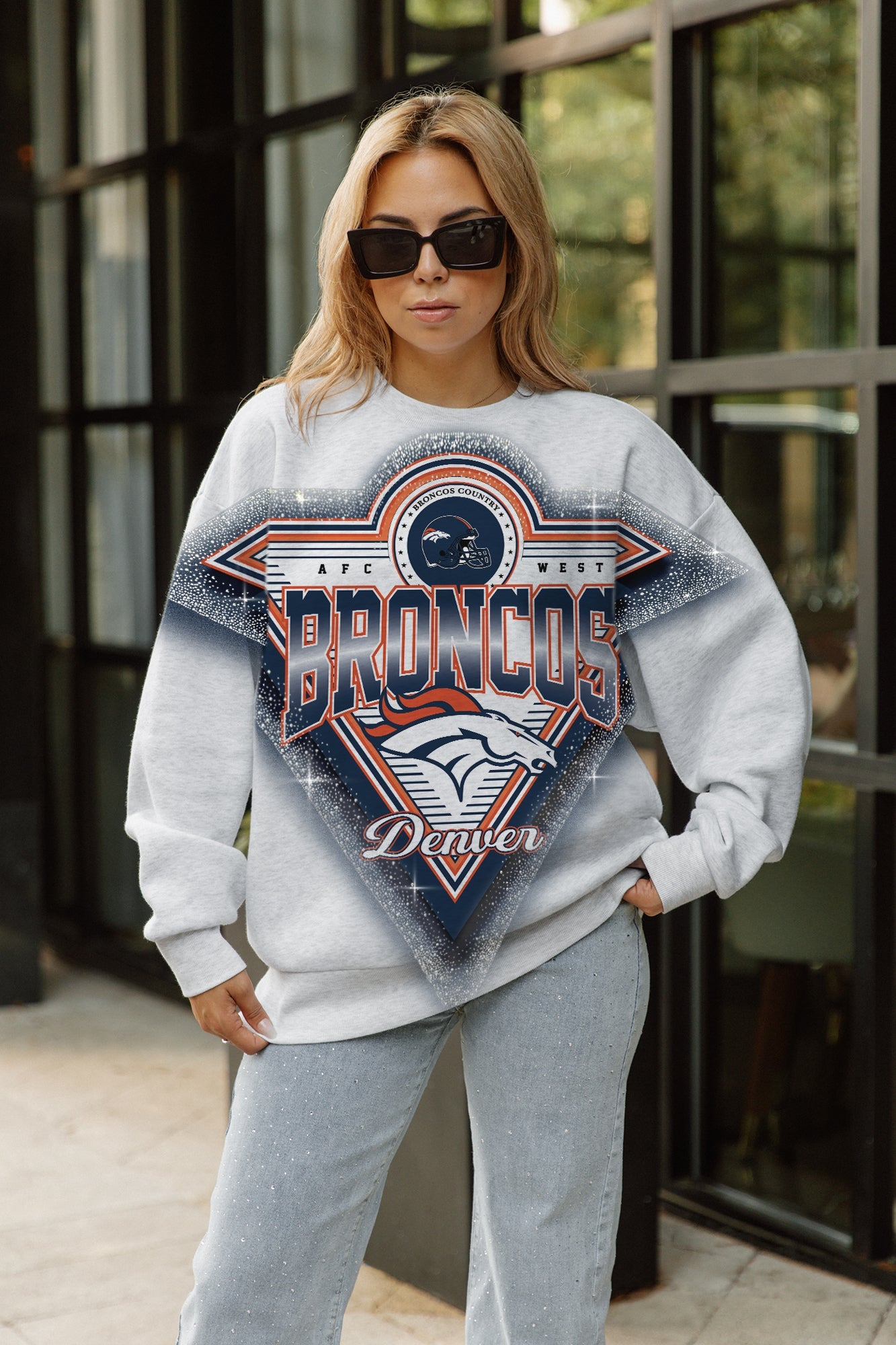 DENVER BRONCOS CHASING VICTORY RHINESTONE SPRAY PREMIUM CREWNECK SWEATSHIRT