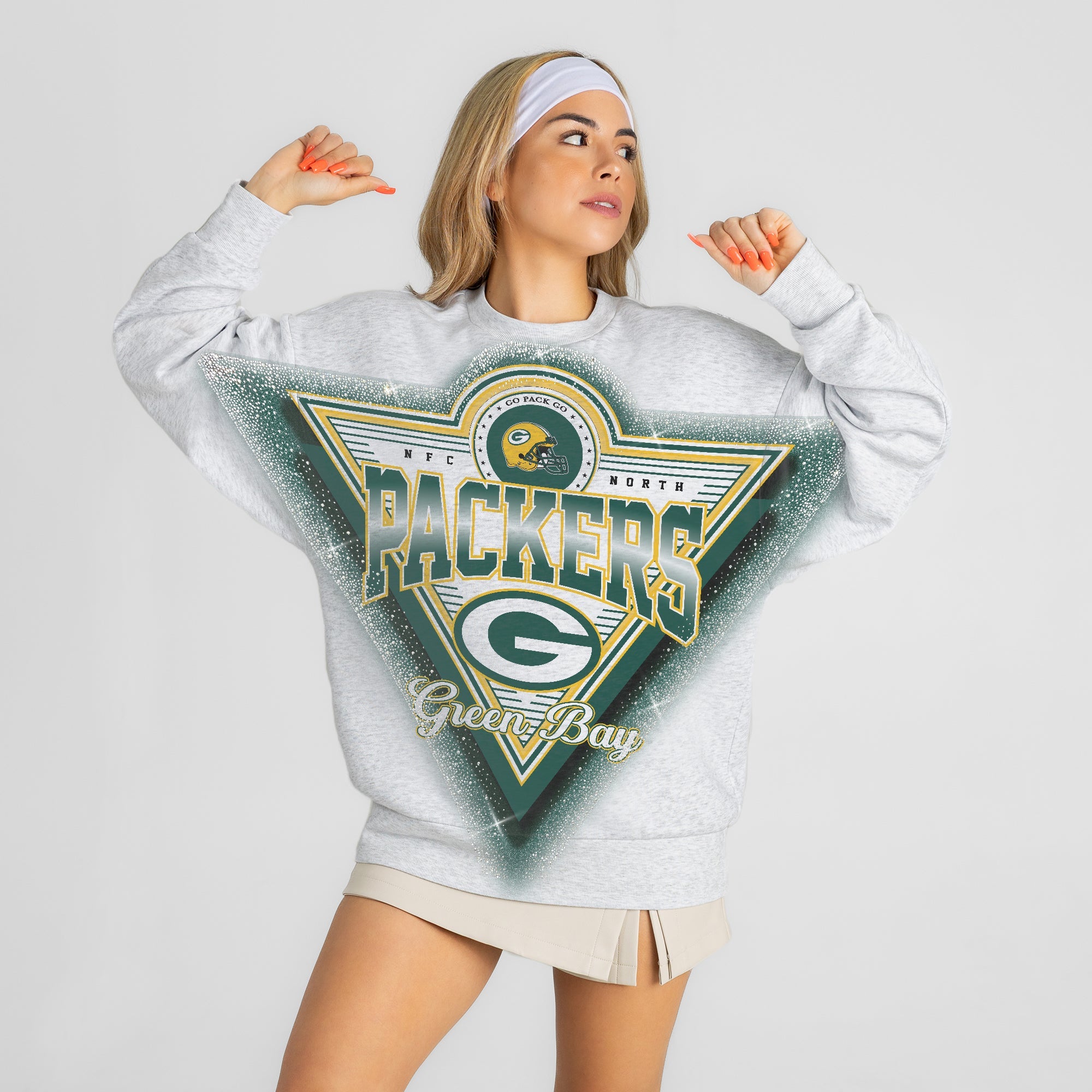 GREEN BAY PACKERS CHASING VICTORY RHINESTONE SPRAY PREMIUM CREWNECK SWEATSHIRT
