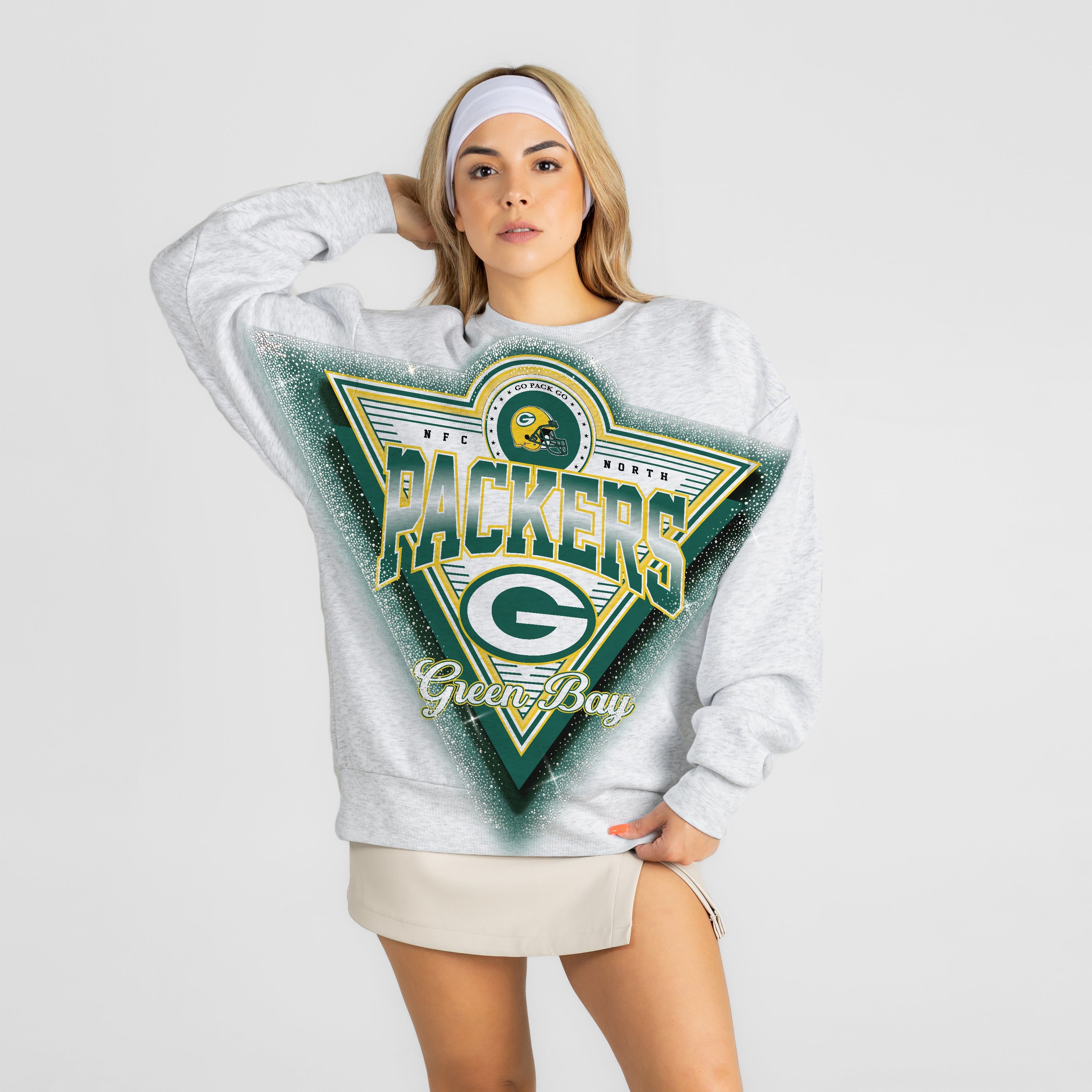 GREEN BAY PACKERS CHASING VICTORY RHINESTONE SPRAY PREMIUM CREWNECK SWEATSHIRT