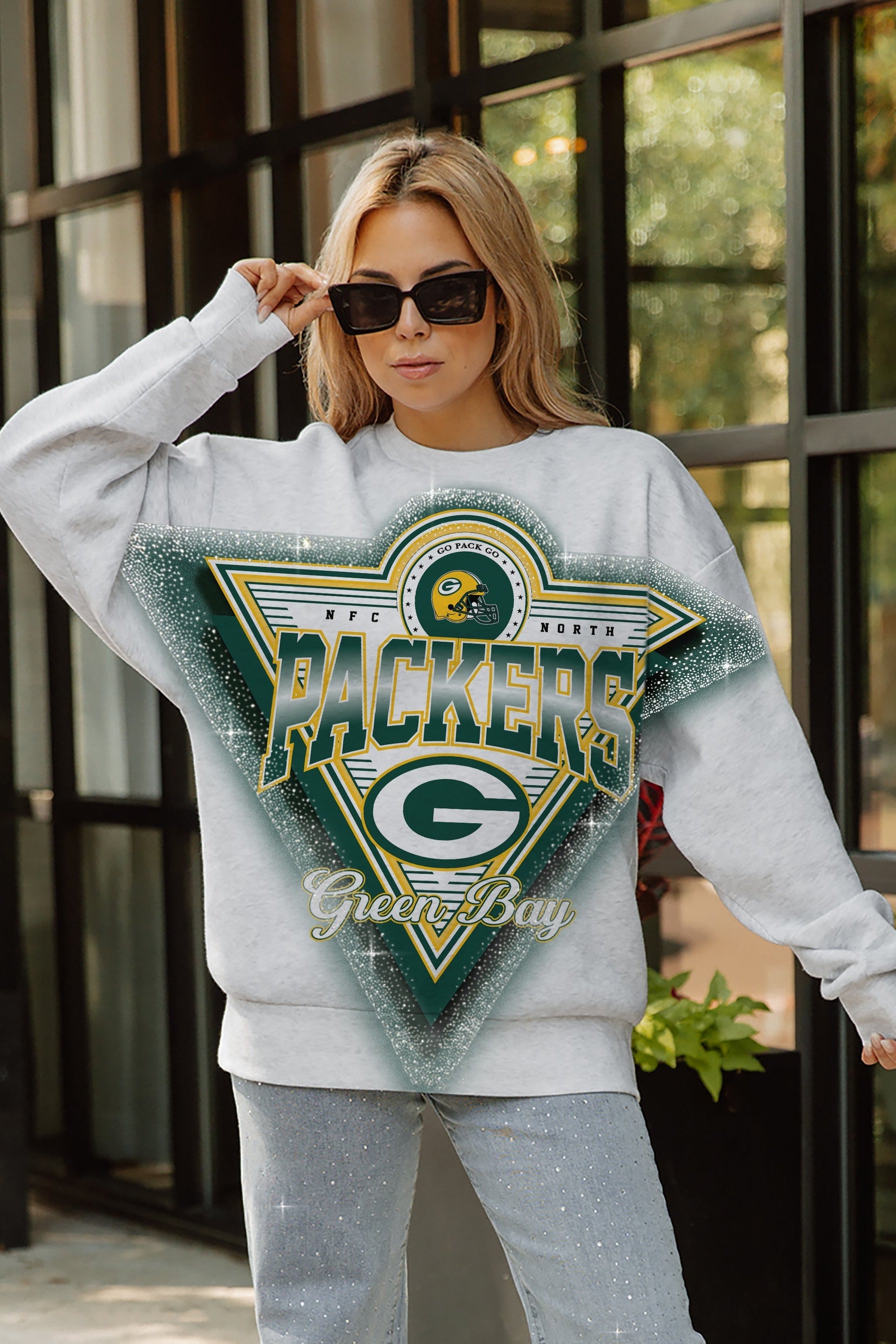 GREEN BAY PACKERS CHASING VICTORY RHINESTONE SPRAY PREMIUM CREWNECK SWEATSHIRT