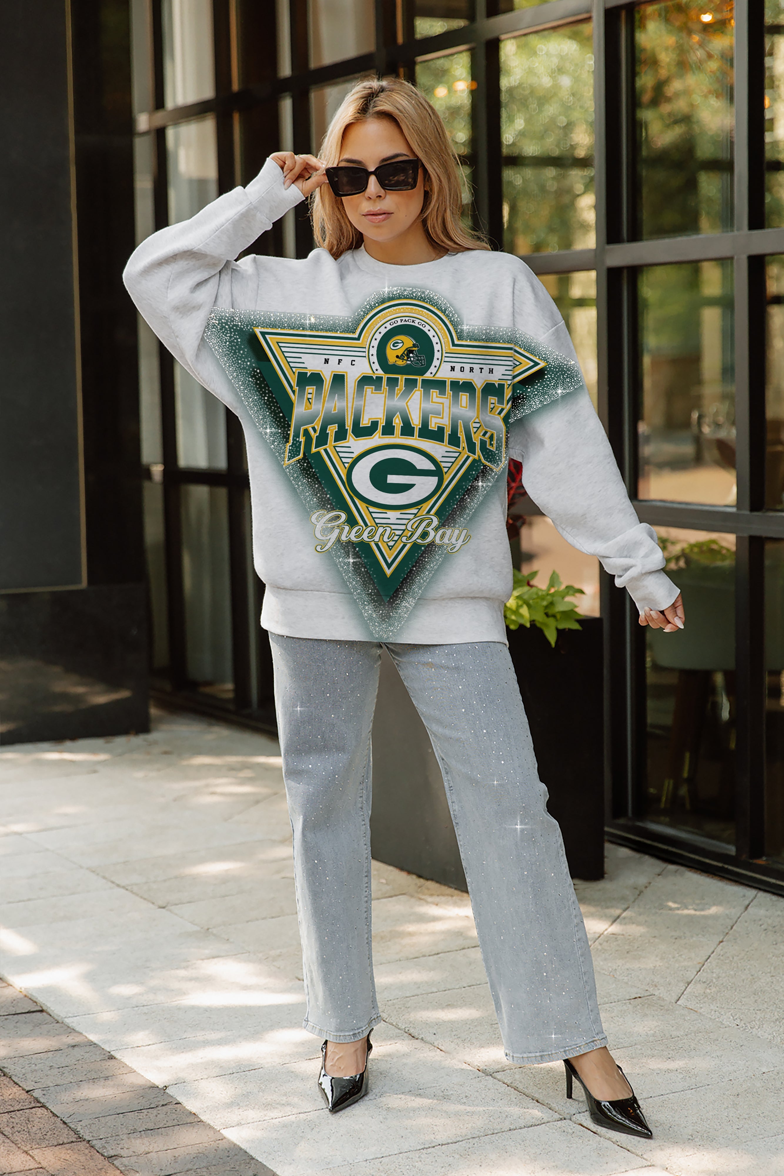 GREEN BAY PACKERS CHASING VICTORY RHINESTONE SPRAY PREMIUM CREWNECK SWEATSHIRT