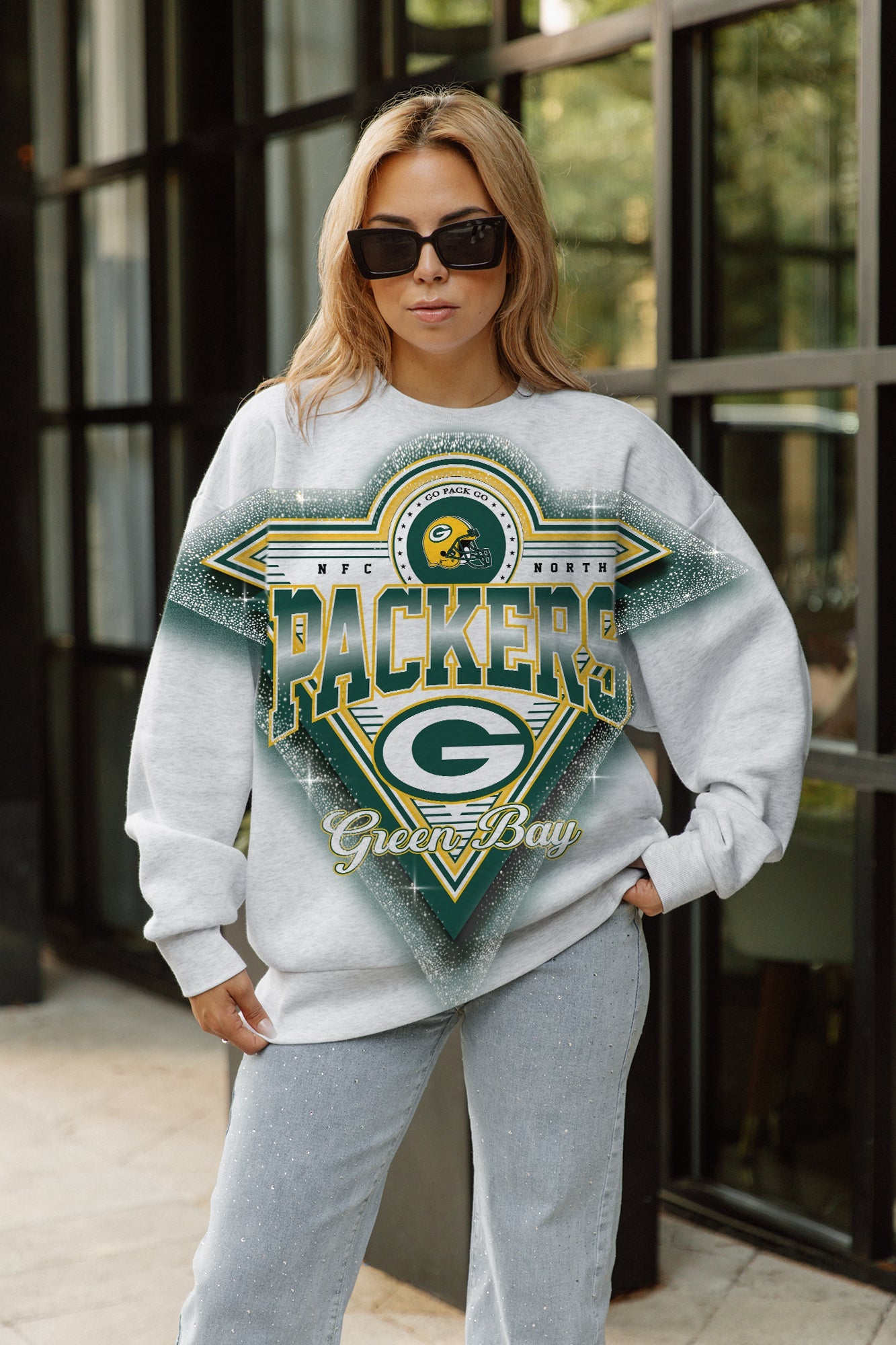 GREEN BAY PACKERS CHASING VICTORY RHINESTONE SPRAY PREMIUM CREWNECK SWEATSHIRT