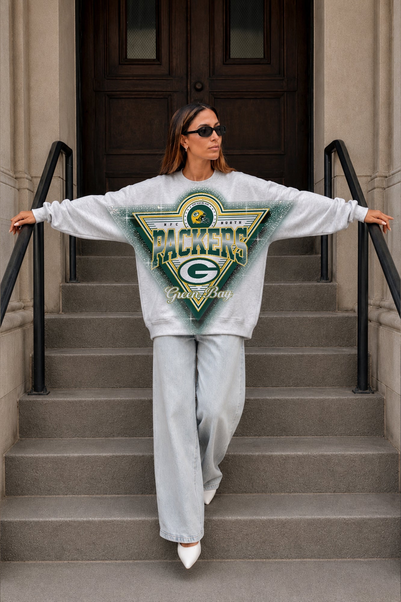 GREEN BAY PACKERS CHASING VICTORY RHINESTONE SPRAY PREMIUM CREWNECK SWEATSHIRT