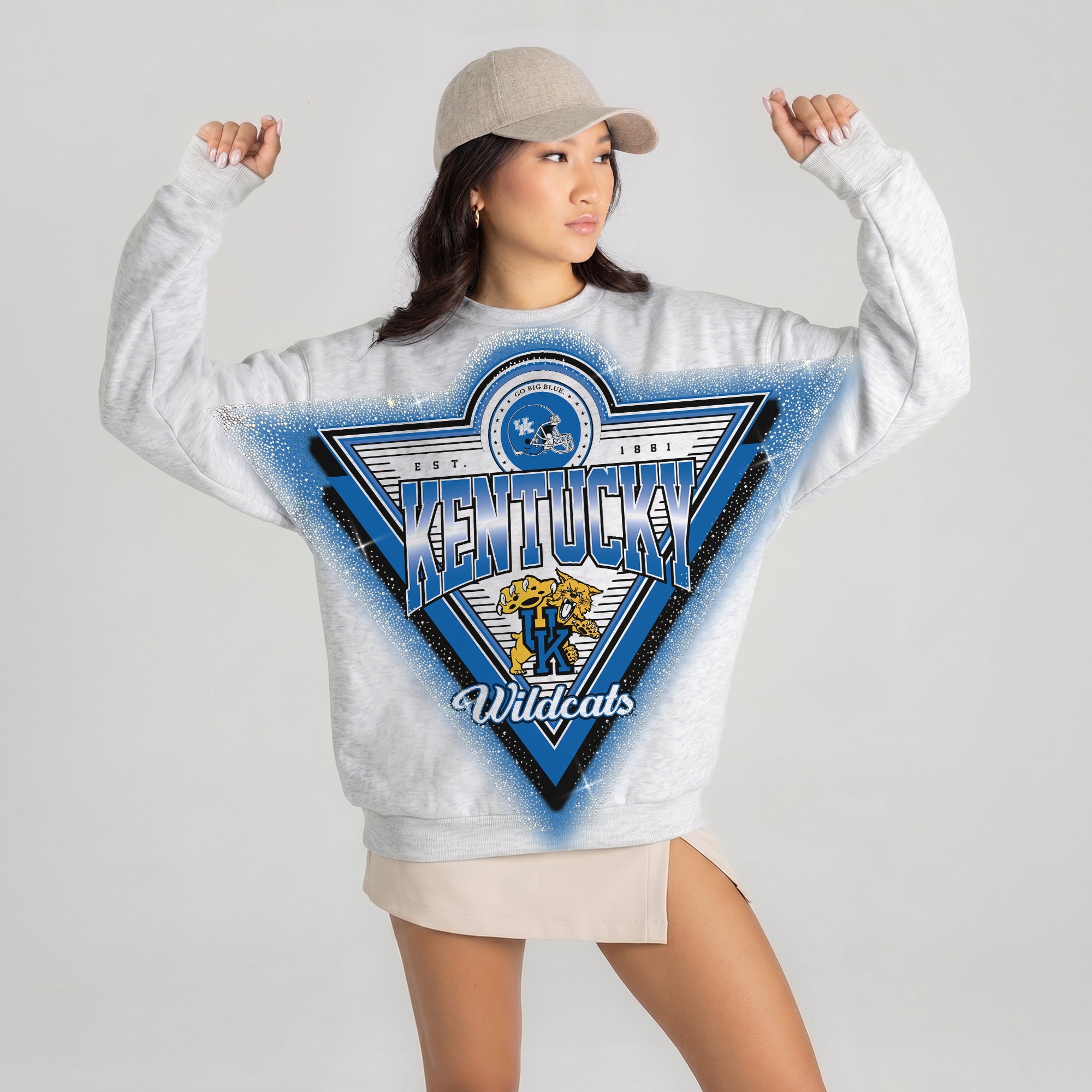 KENTUCKY WILDCATS CHASING VICTORY RHINESTONE SPRAY PREMIUM CREWNECK SWEATSHIRT