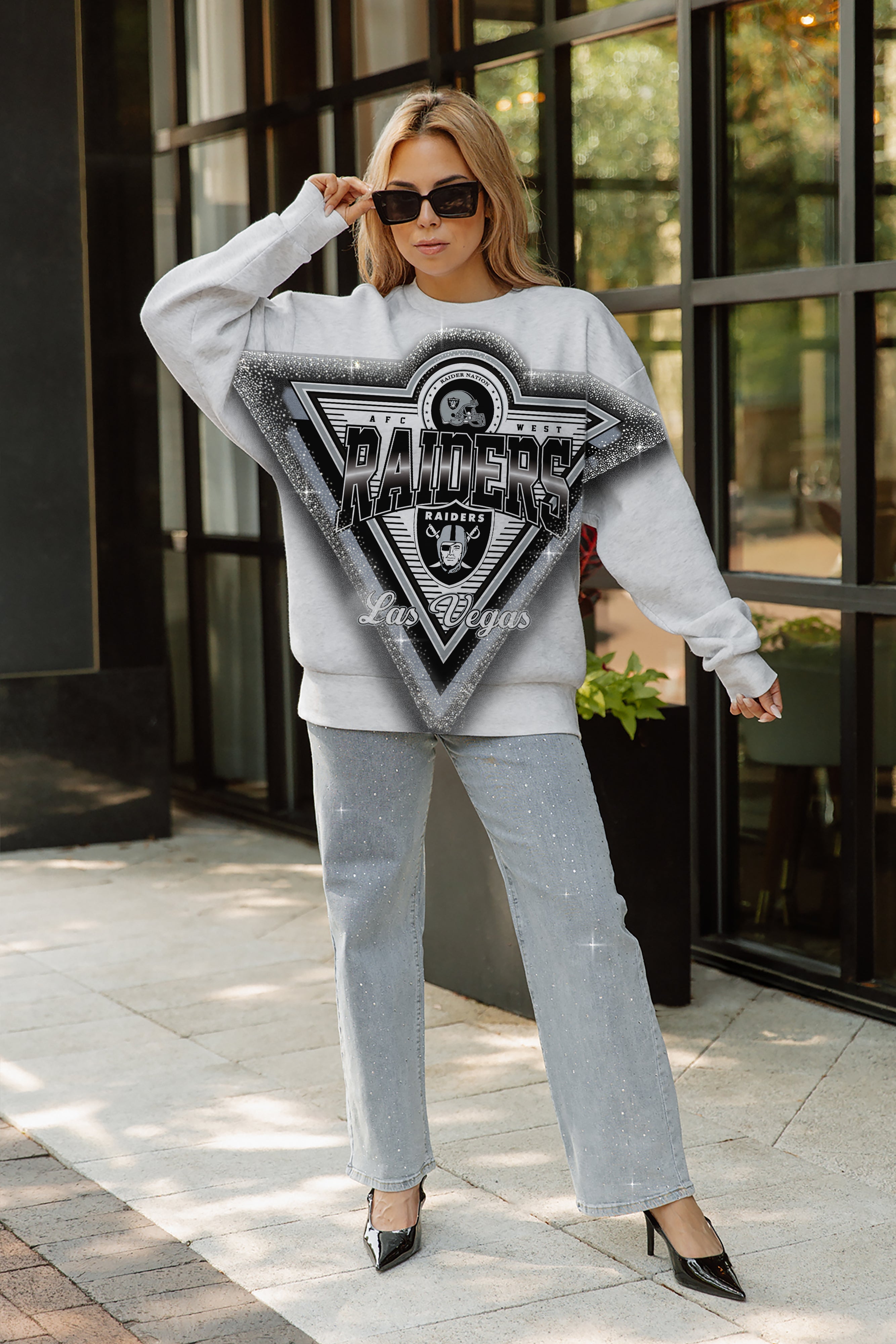 LAS VEGAS RAIDERS CHASING VICTORY RHINESTONE SPRAY PREMIUM CREWNECK SWEATSHIRT
