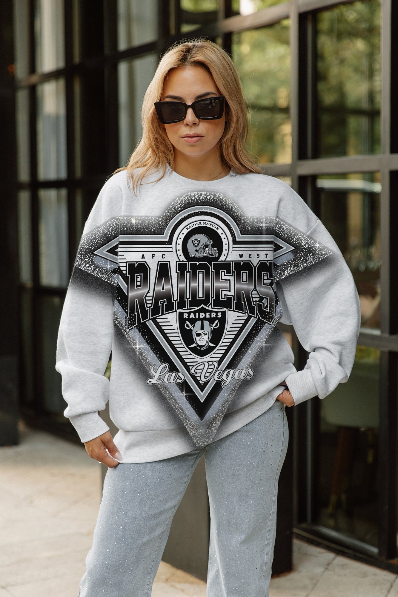 LAS VEGAS RAIDERS CHASING VICTORY RHINESTONE SPRAY PREMIUM CREWNECK SWEATSHIRT