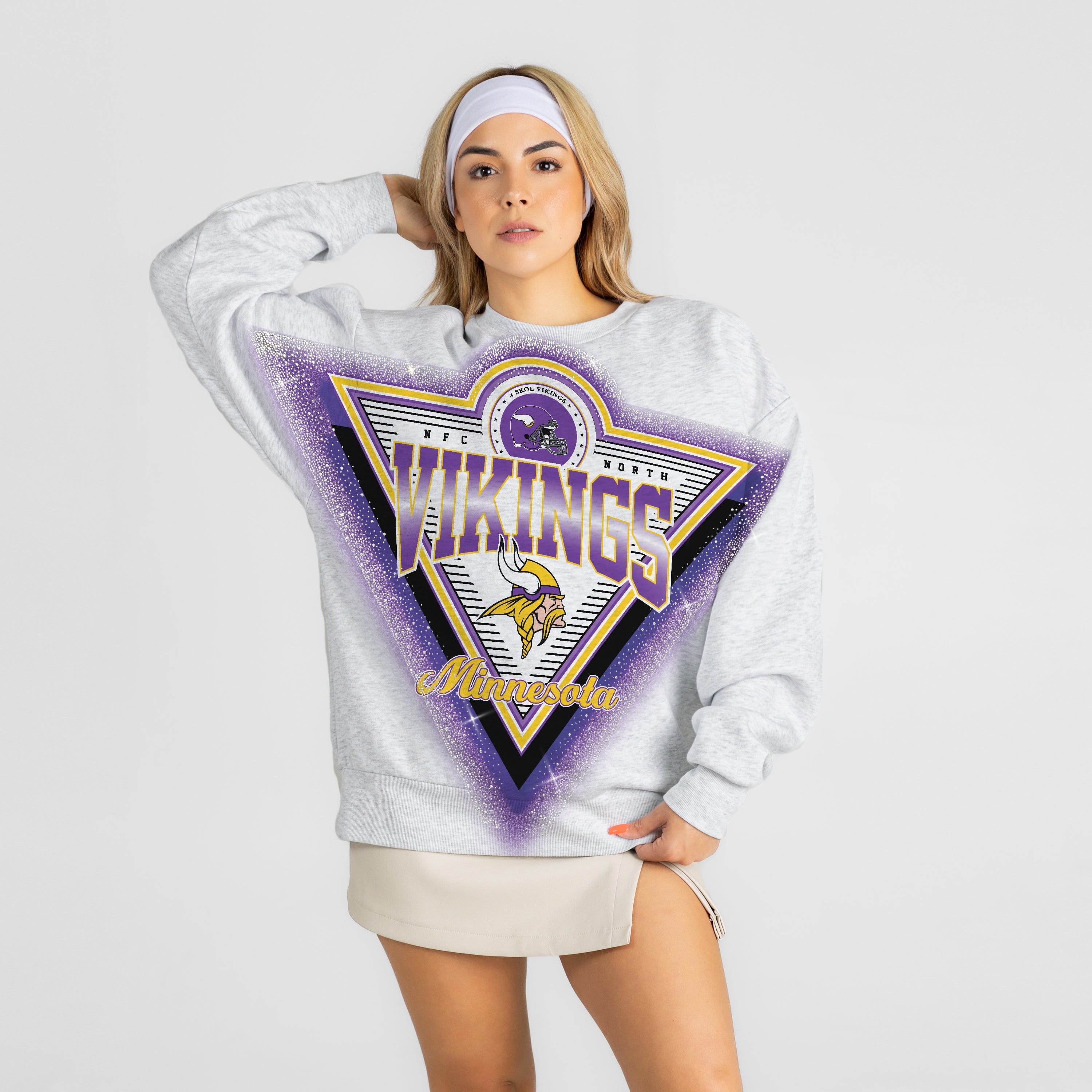MINNESOTA VIKINGS CHASING VICTORY RHINESTONE SPRAY PREMIUM CREWNECK SWEATSHIRT