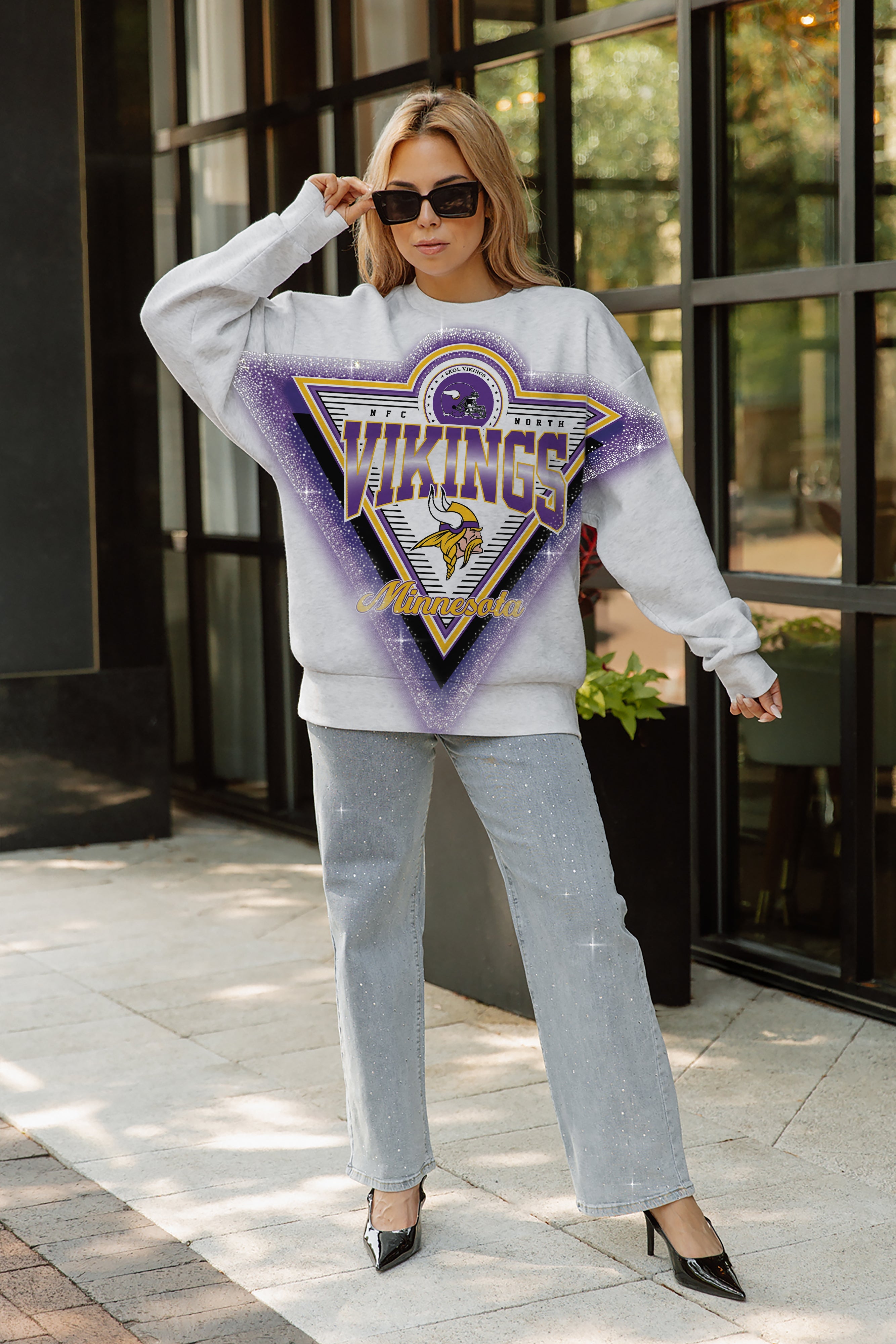 MINNESOTA VIKINGS CHASING VICTORY RHINESTONE SPRAY PREMIUM CREWNECK SWEATSHIRT