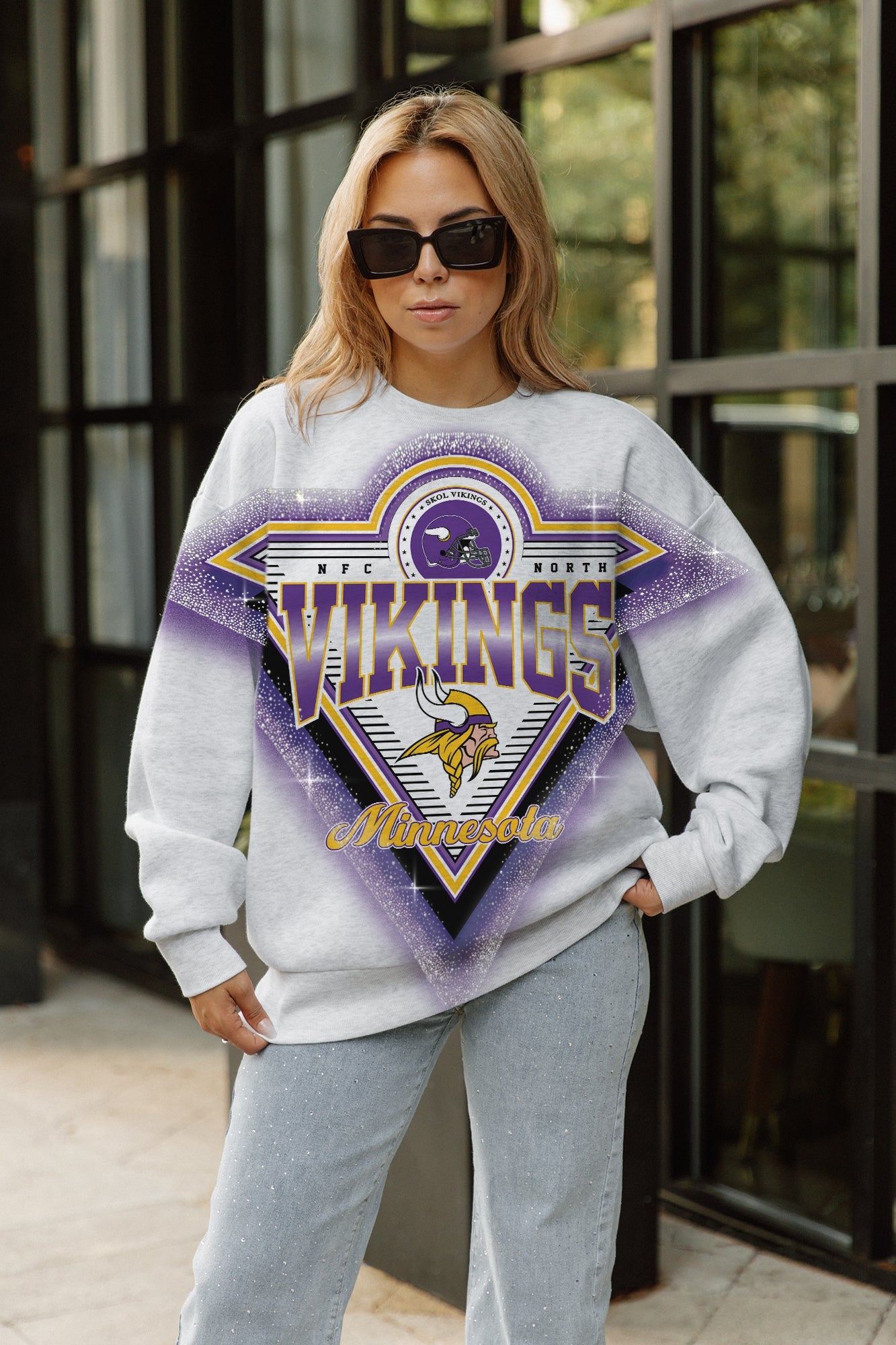MINNESOTA VIKINGS CHASING VICTORY RHINESTONE SPRAY PREMIUM CREWNECK SWEATSHIRT