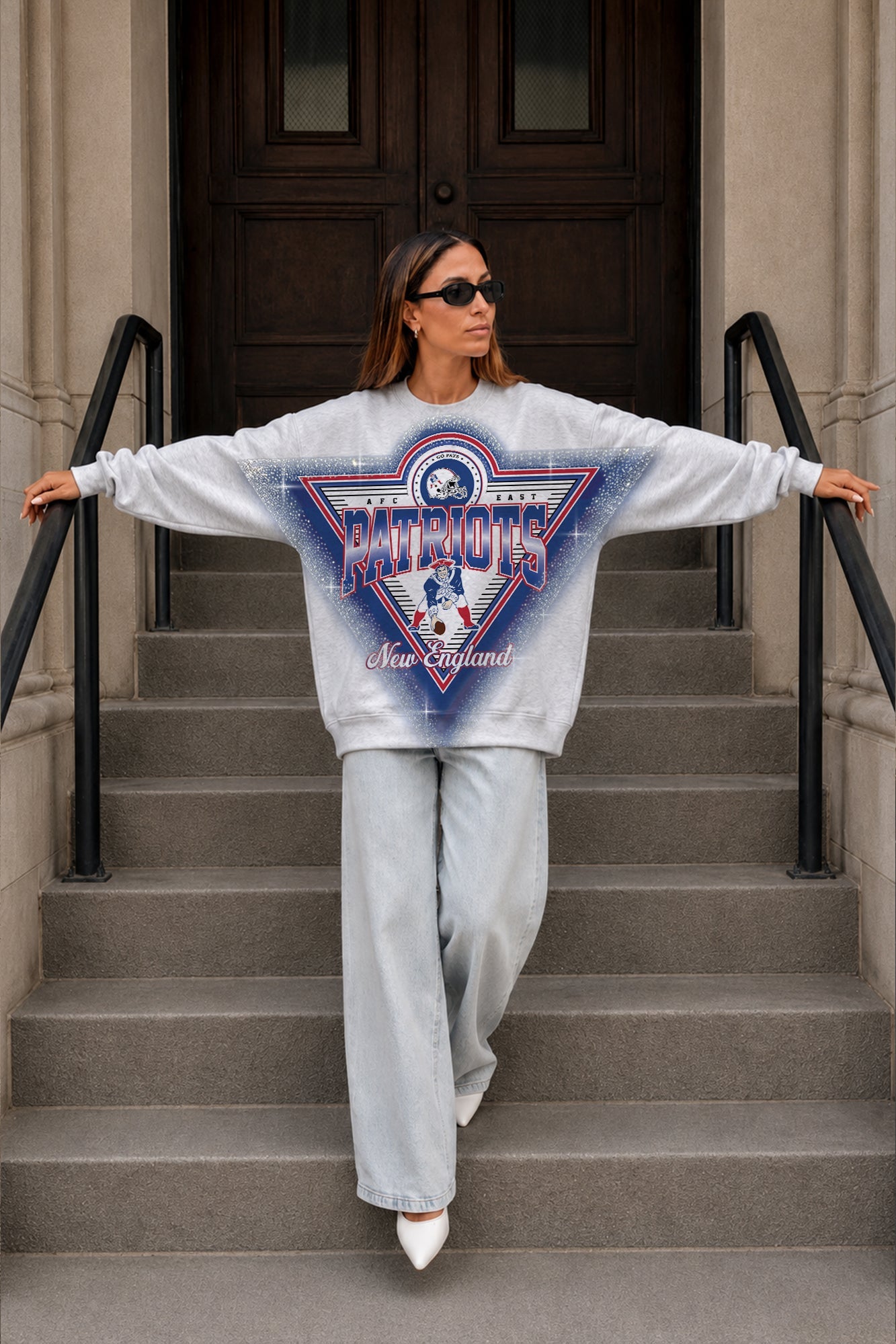 NEW ENGLAND PATRIOTS CHASING VICTORY RHINESTONE SPRAY PREMIUM CREWNECK SWEATSHIRT