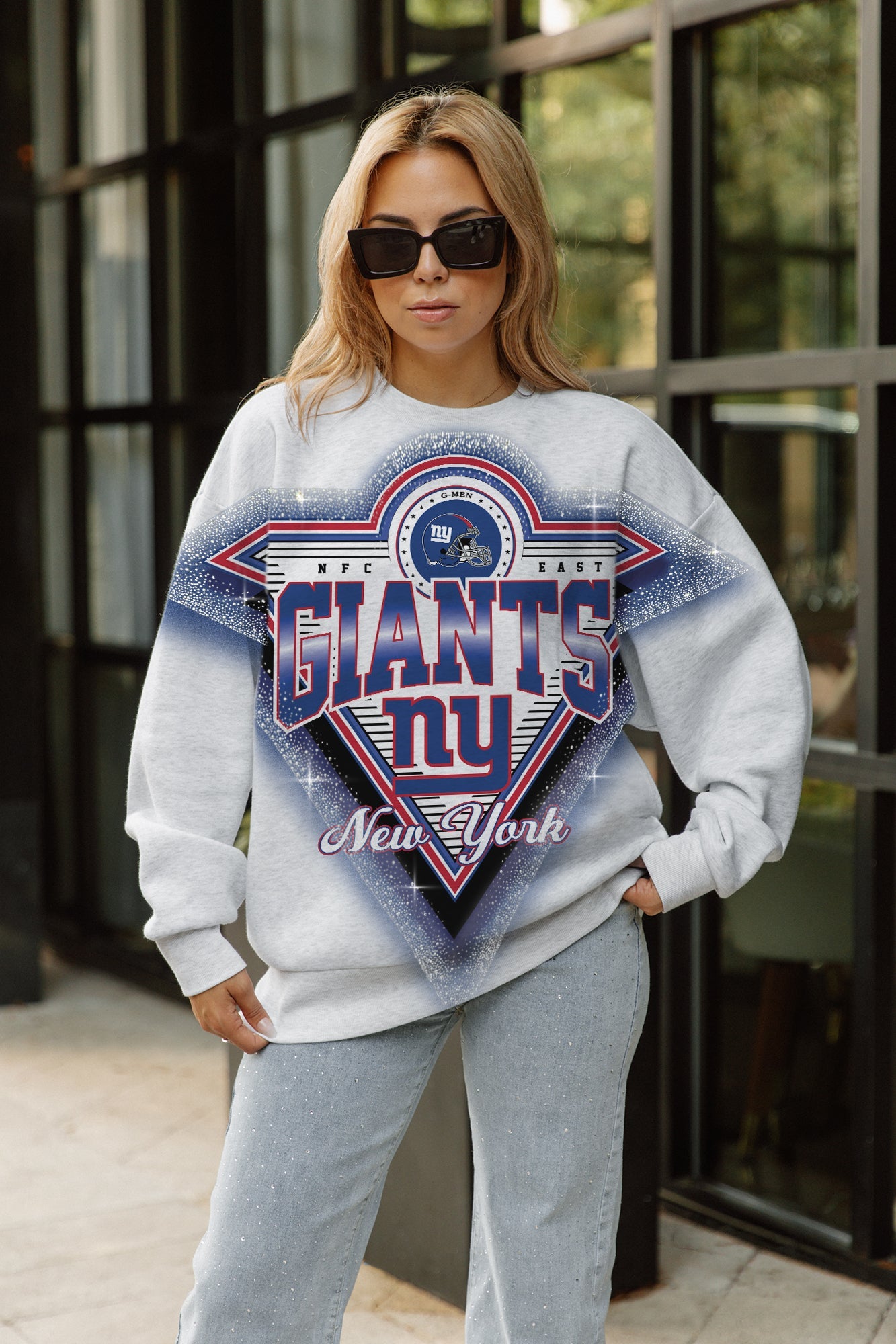NEW YORK GIANTS CHASING VICTORY RHINESTONE SPRAY PREMIUM CREWNECK SWEATSHIRT