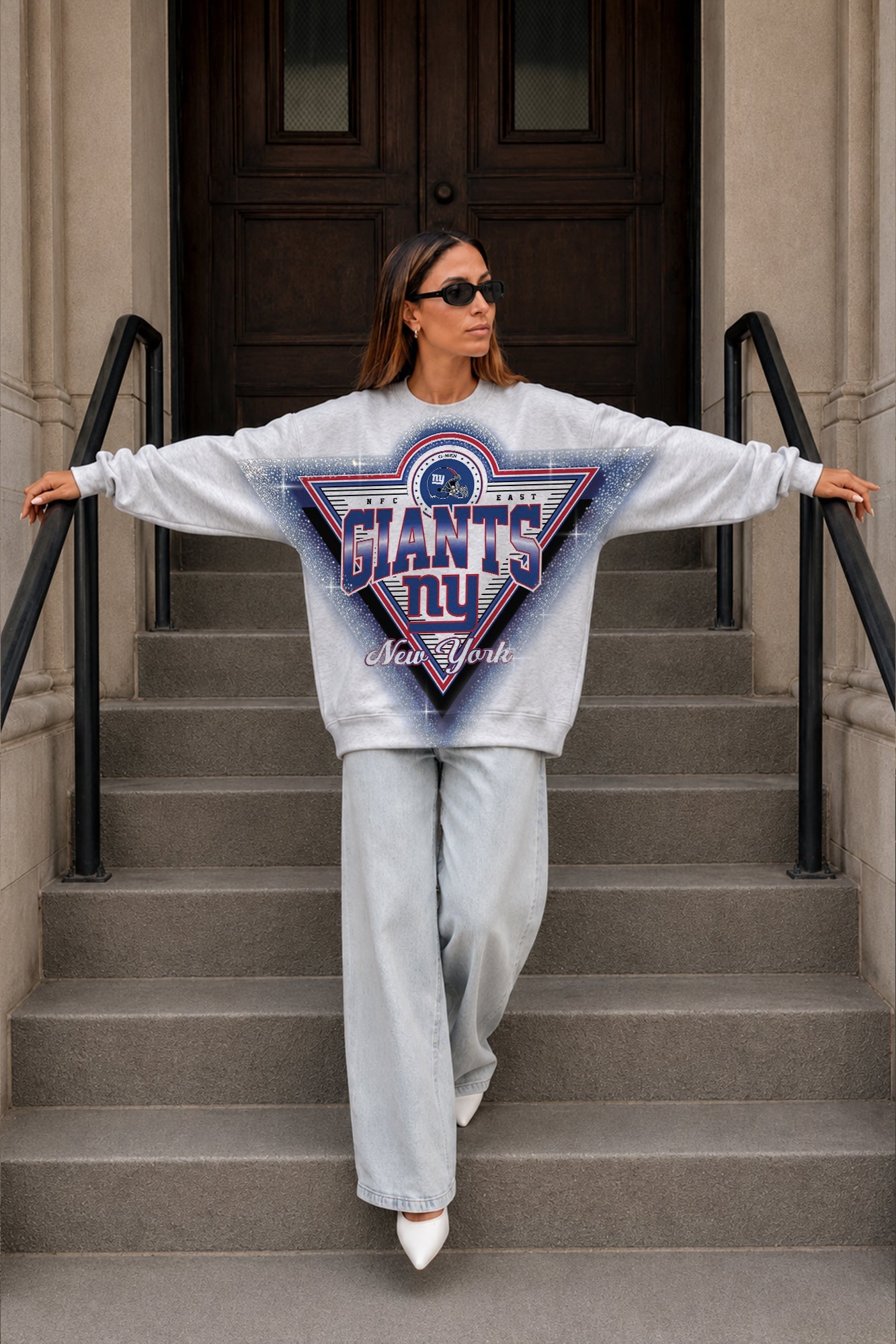 NEW YORK GIANTS CHASING VICTORY RHINESTONE SPRAY PREMIUM CREWNECK SWEATSHIRT