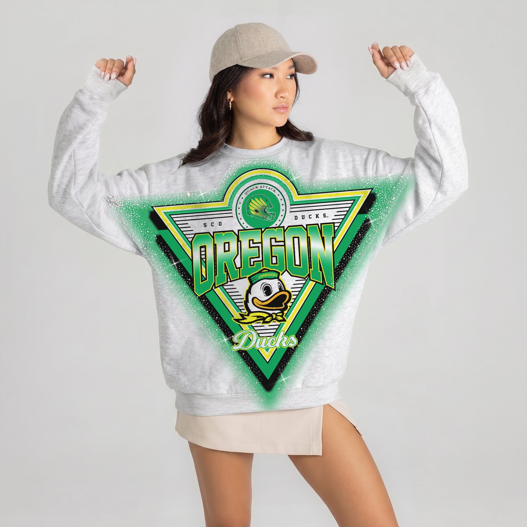 OREGON DUCKS CHASING VICTORY RHINESTONE SPRAY PREMIUM CREWNECK SWEATSHIRT