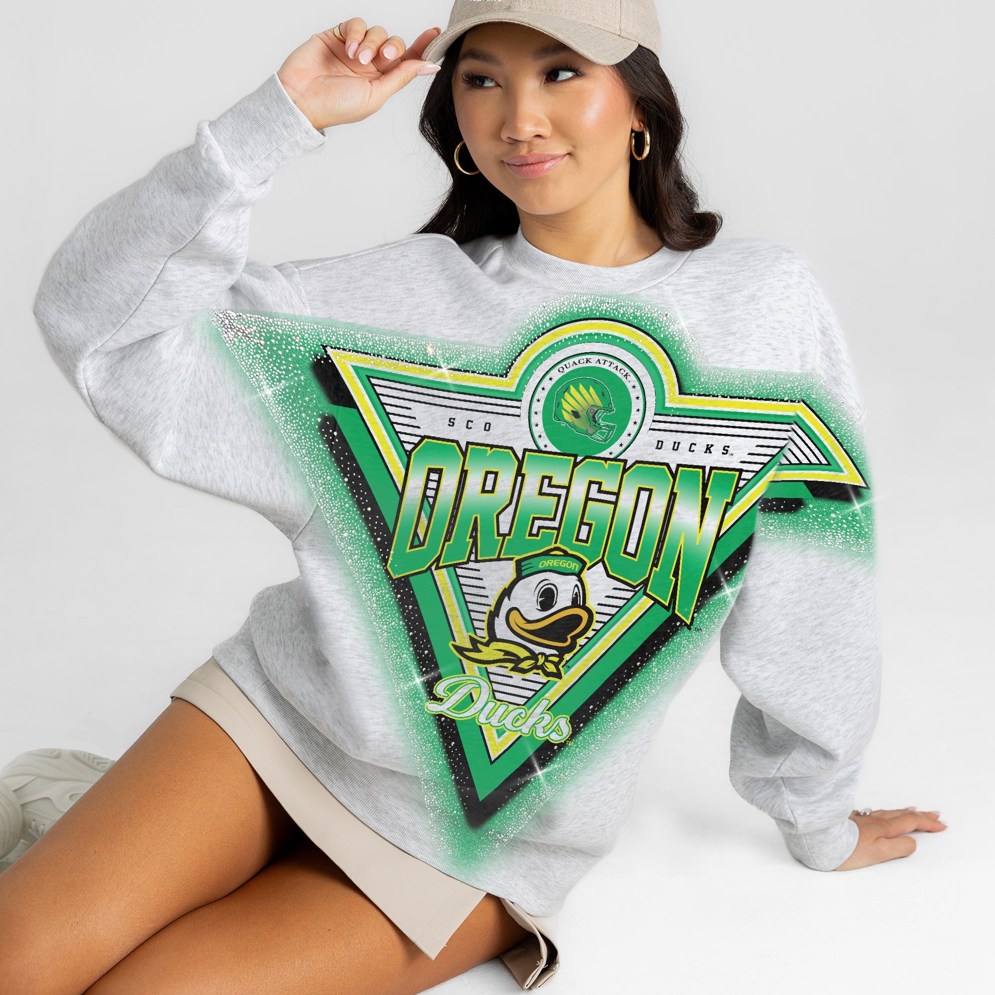 OREGON DUCKS CHASING VICTORY RHINESTONE SPRAY PREMIUM CREWNECK SWEATSHIRT