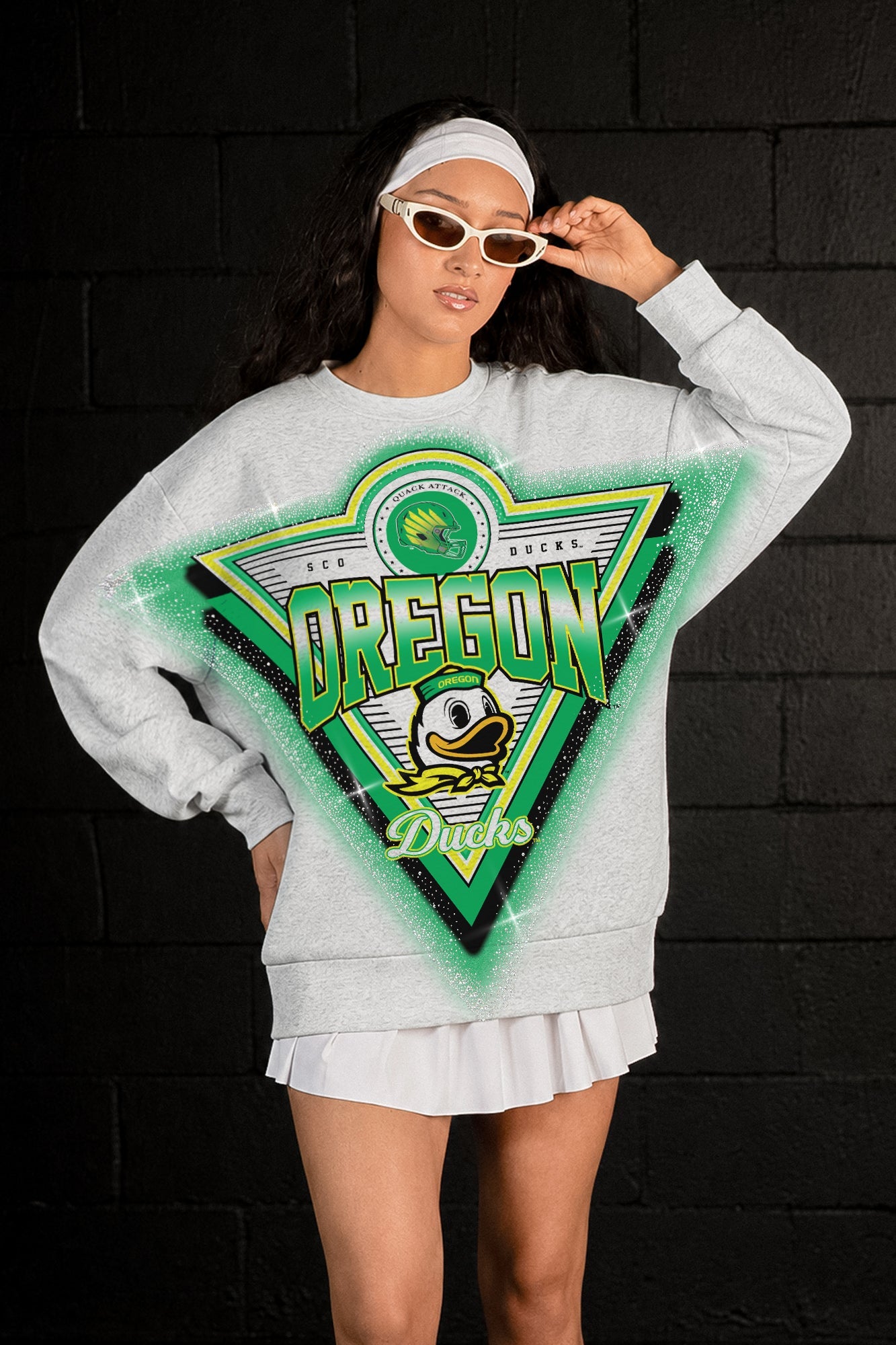 OREGON DUCKS CHASING VICTORY RHINESTONE SPRAY PREMIUM CREWNECK SWEATSHIRT