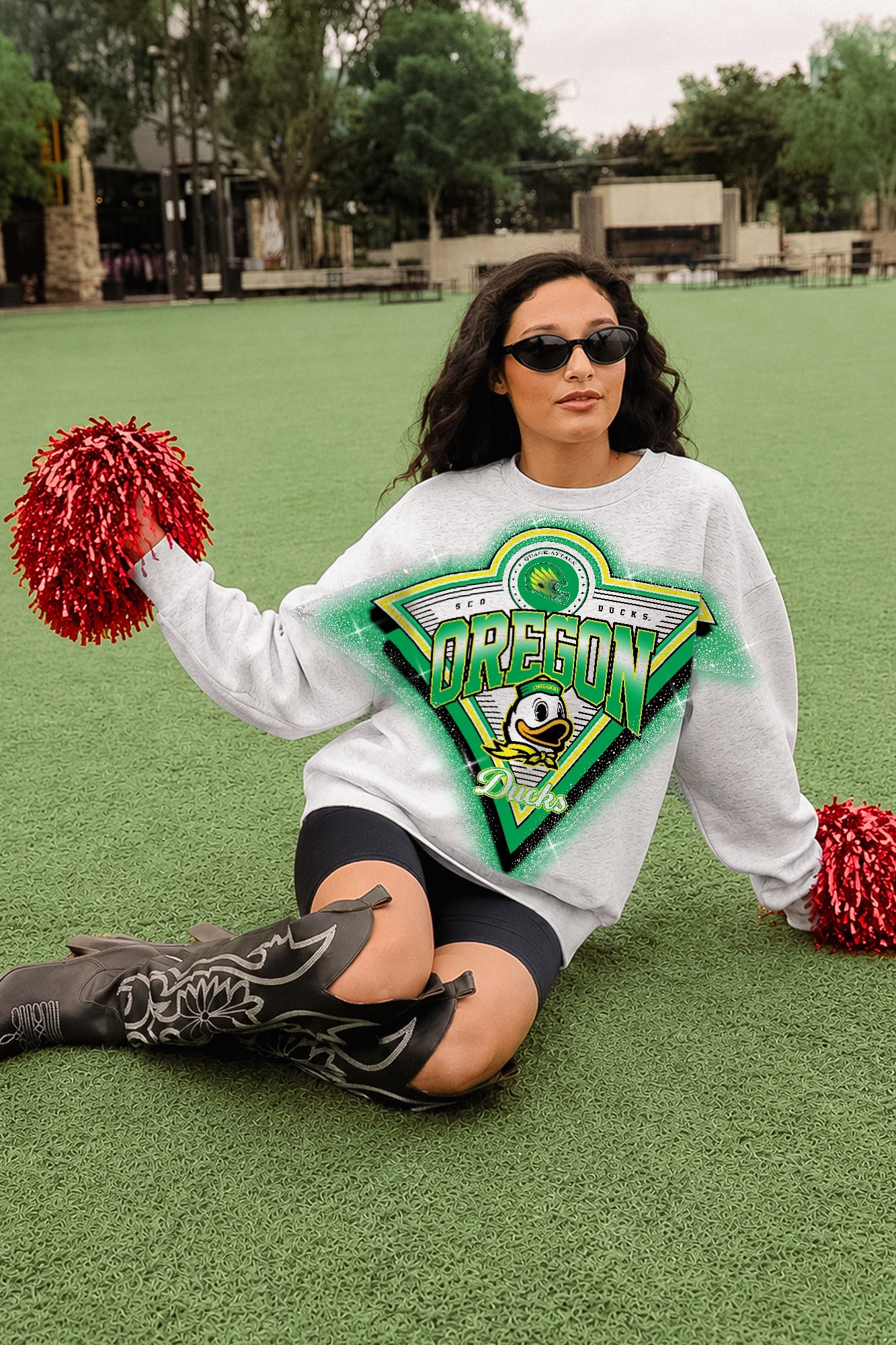 OREGON DUCKS CHASING VICTORY RHINESTONE SPRAY PREMIUM CREWNECK SWEATSHIRT