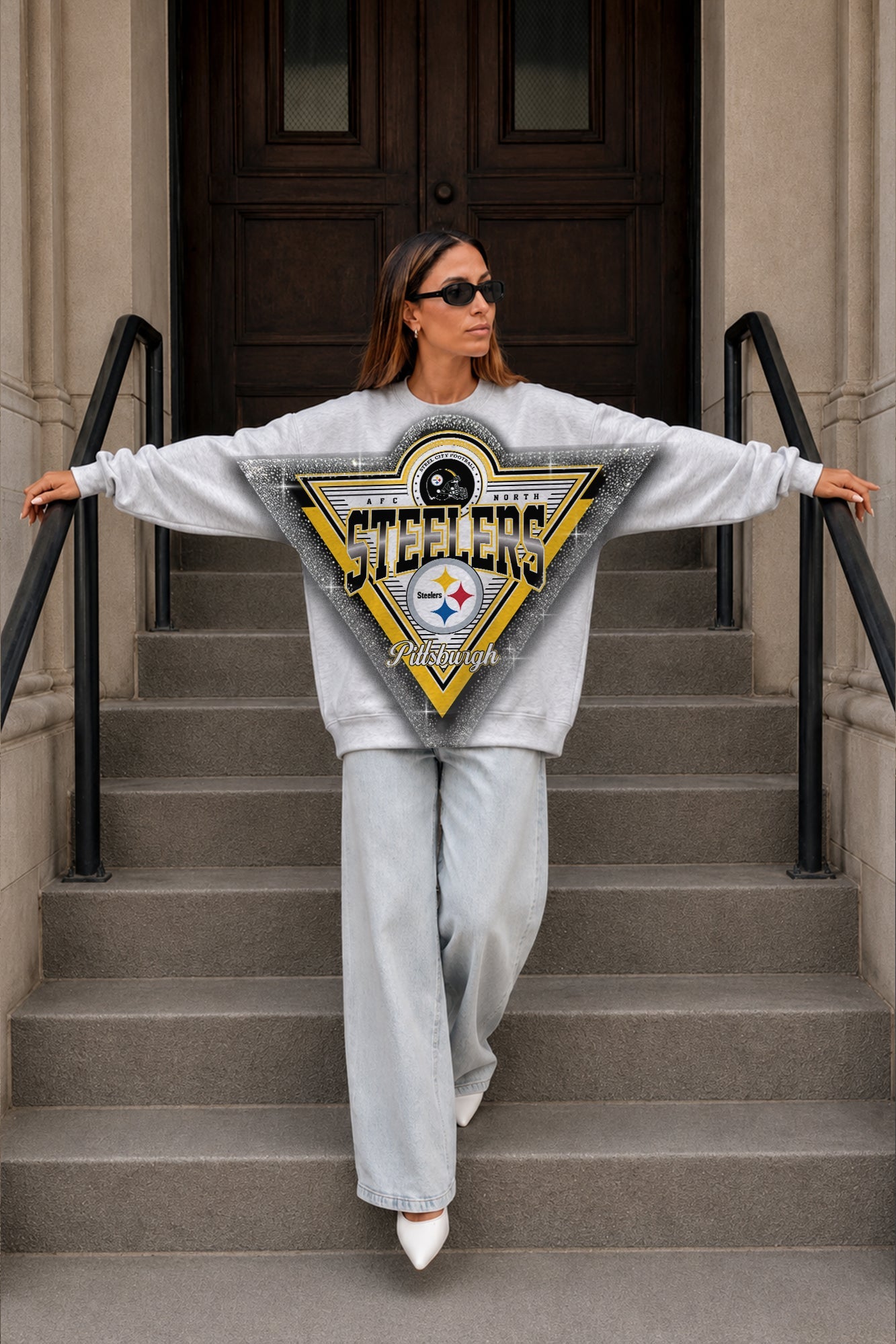 PITTSBURGH STEELERS CHASING VICTORY RHINESTONE SPRAY PREMIUM CREWNECK SWEATSHIRT