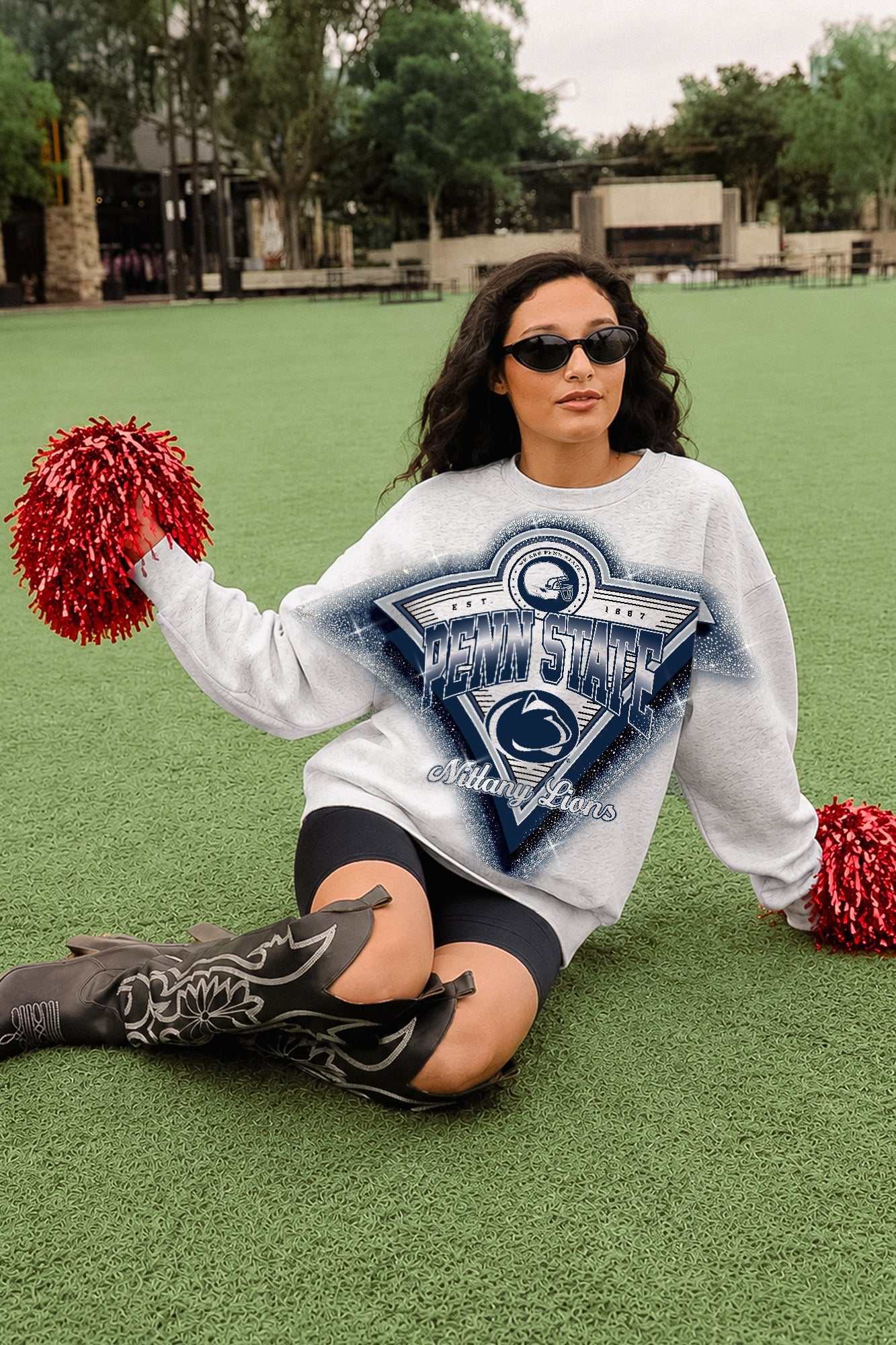 PENN STATE NITTANY LIONS CHASING VICTORY RHINESTONE SPRAY PREMIUM CREWNECK SWEATSHIRT