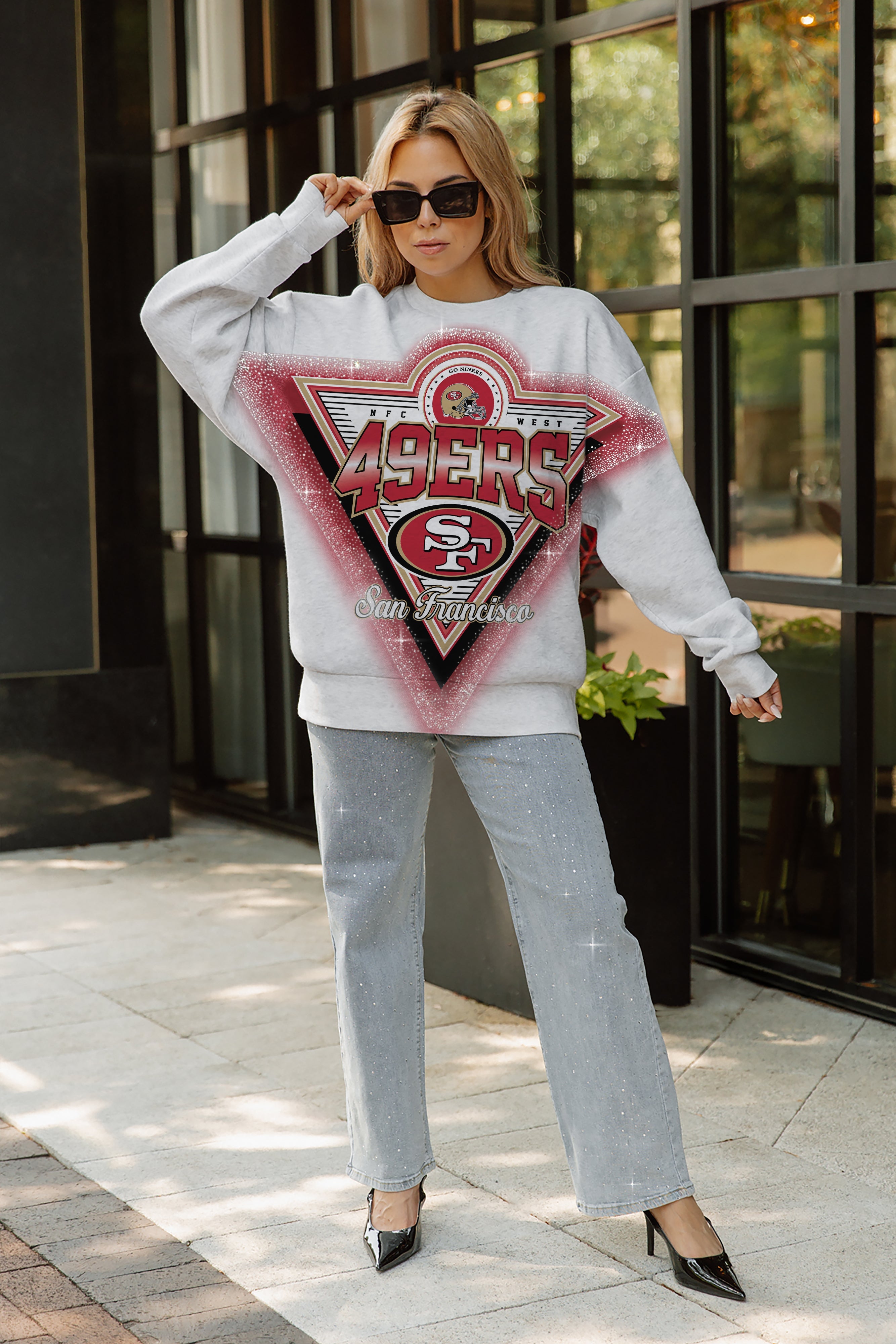 SAN FRANCISCO 49ERS CHASING VICTORY RHINESTONE SPRAY PREMIUM CREWNECK SWEATSHIRT