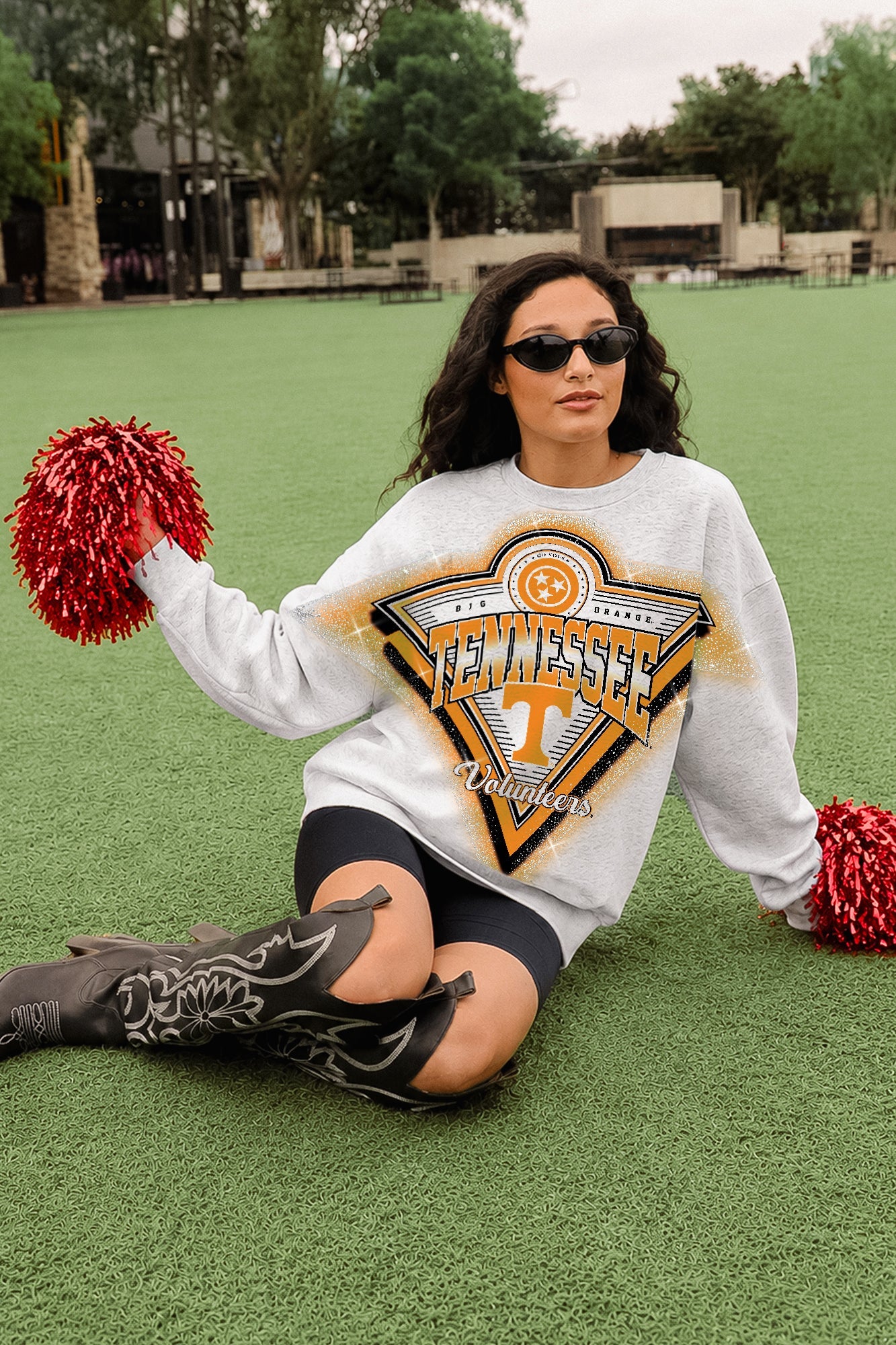 TENNESSEE VOLUNTEERS CHASING VICTORY RHINESTONE SPRAY PREMIUM CREWNECK SWEATSHIRT