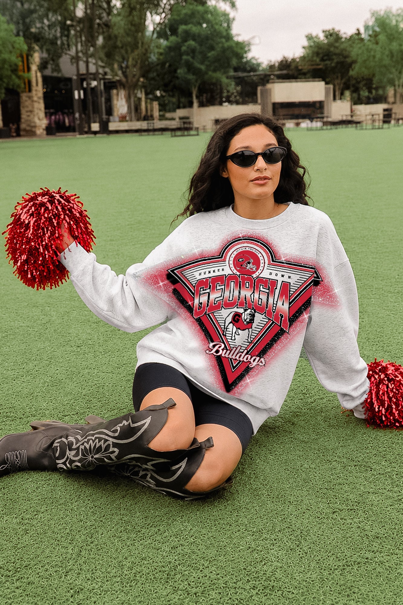 GEORGIA BULLDOGS CHASING VICTORY RHINESTONE SPRAY PREMIUM CREWNECK SWEATSHIRT