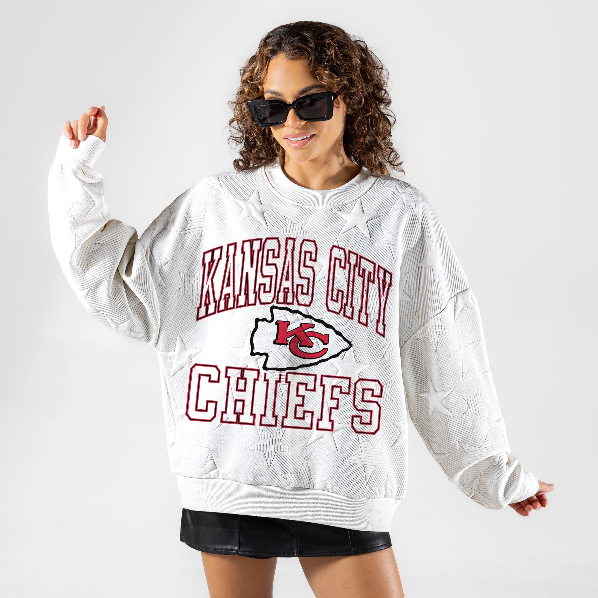 KANSAS CITY CHIEFS BIG PLAY ENERGY EMBOSSED STAR CREWNECK