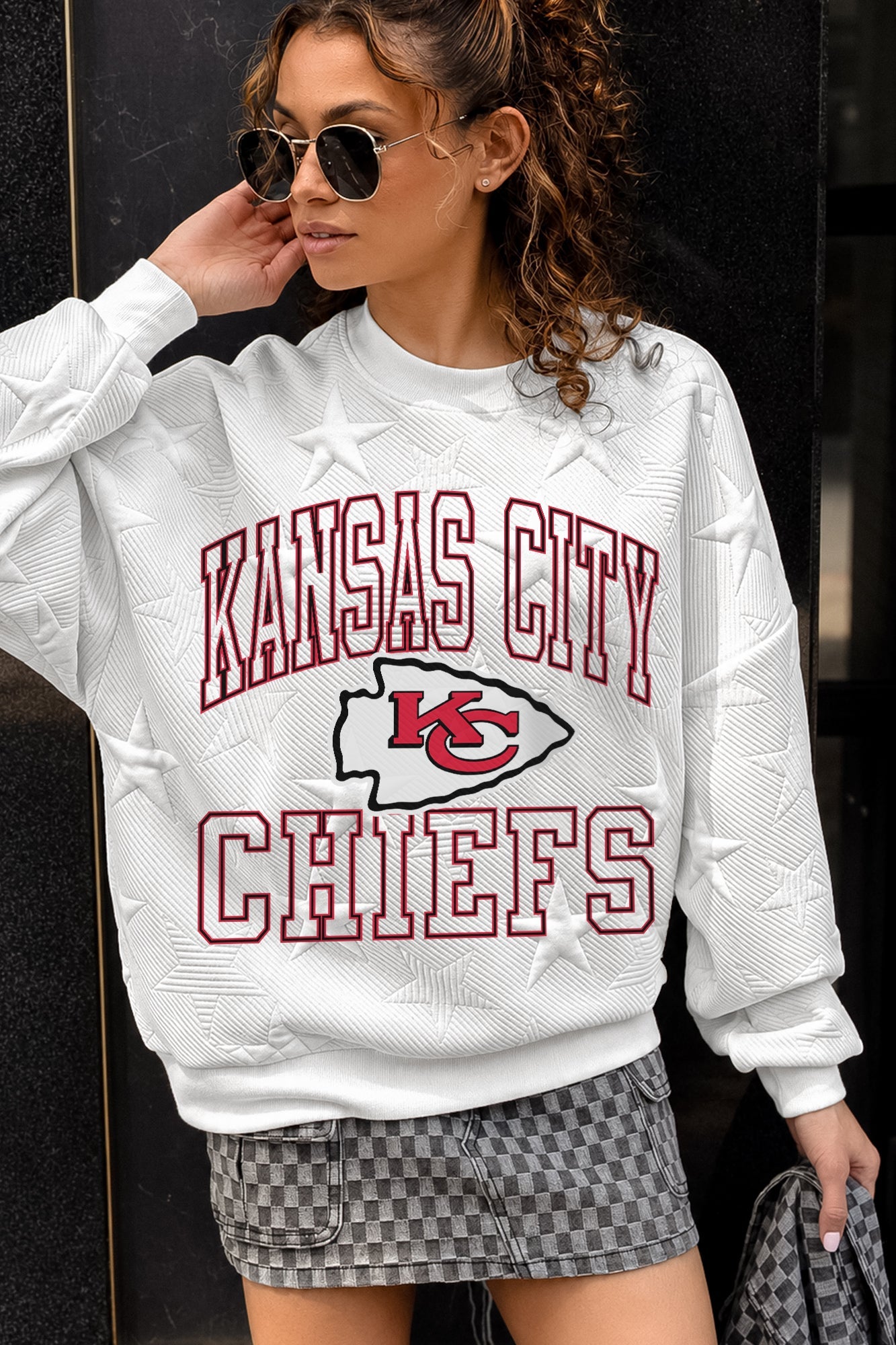 KANSAS CITY CHIEFS BIG PLAY ENERGY EMBOSSED STAR CREWNECK