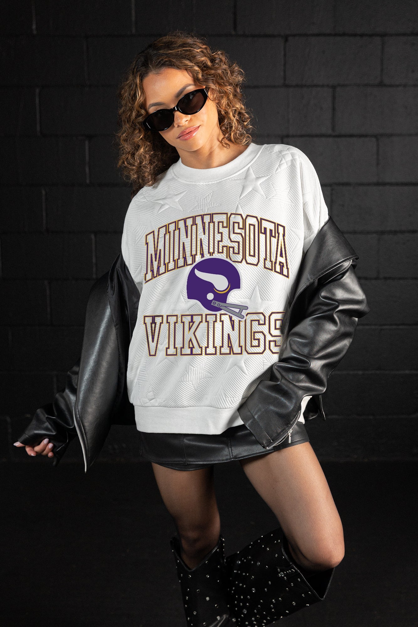 MINNESOTA VIKINGS BIG PLAY ENERGY EMBOSSED STAR CREWNECK