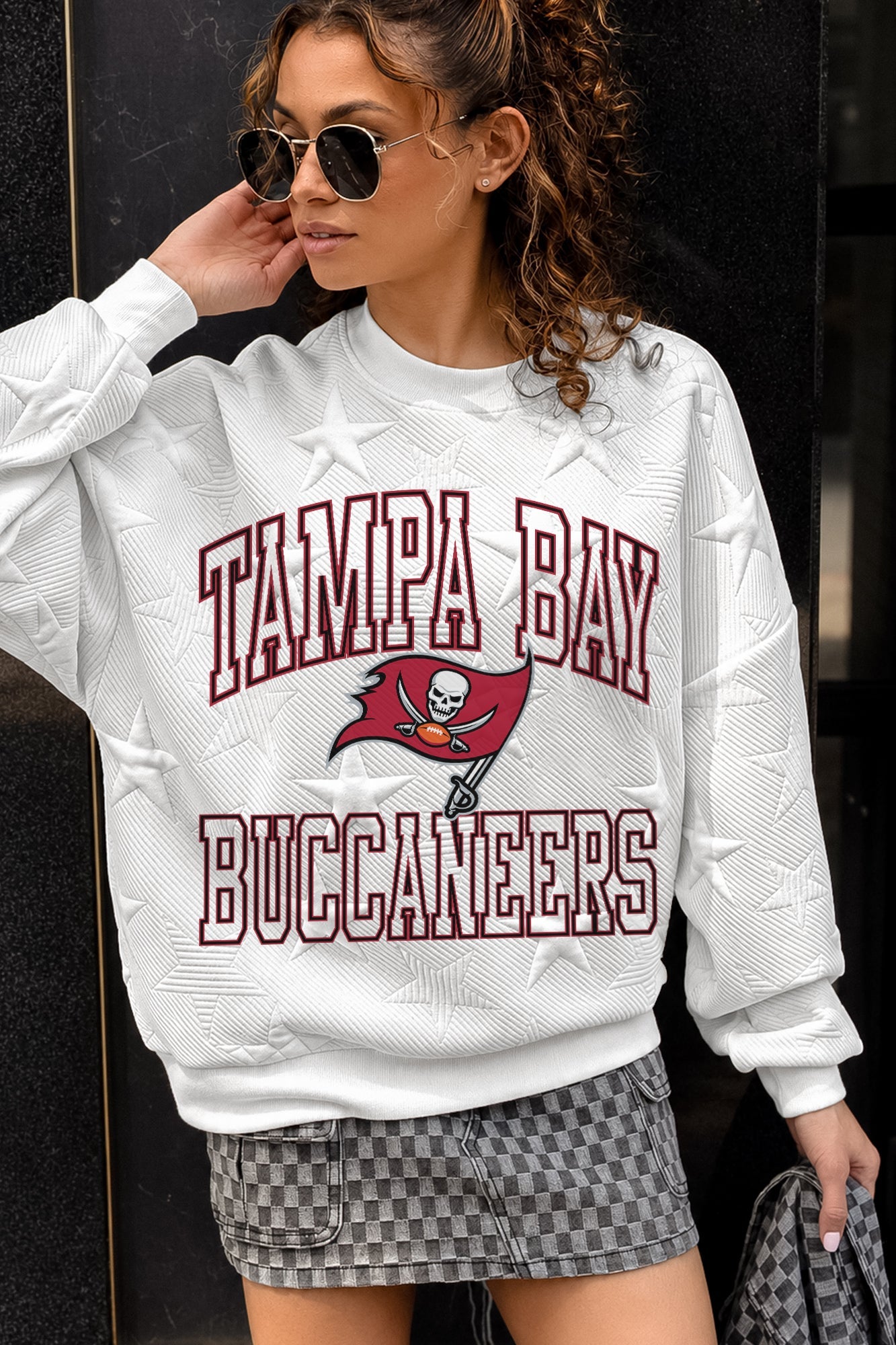 TAMPA BAY BUCCANEERS BIG PLAY ENERGY EMBOSSED STAR CREWNECK