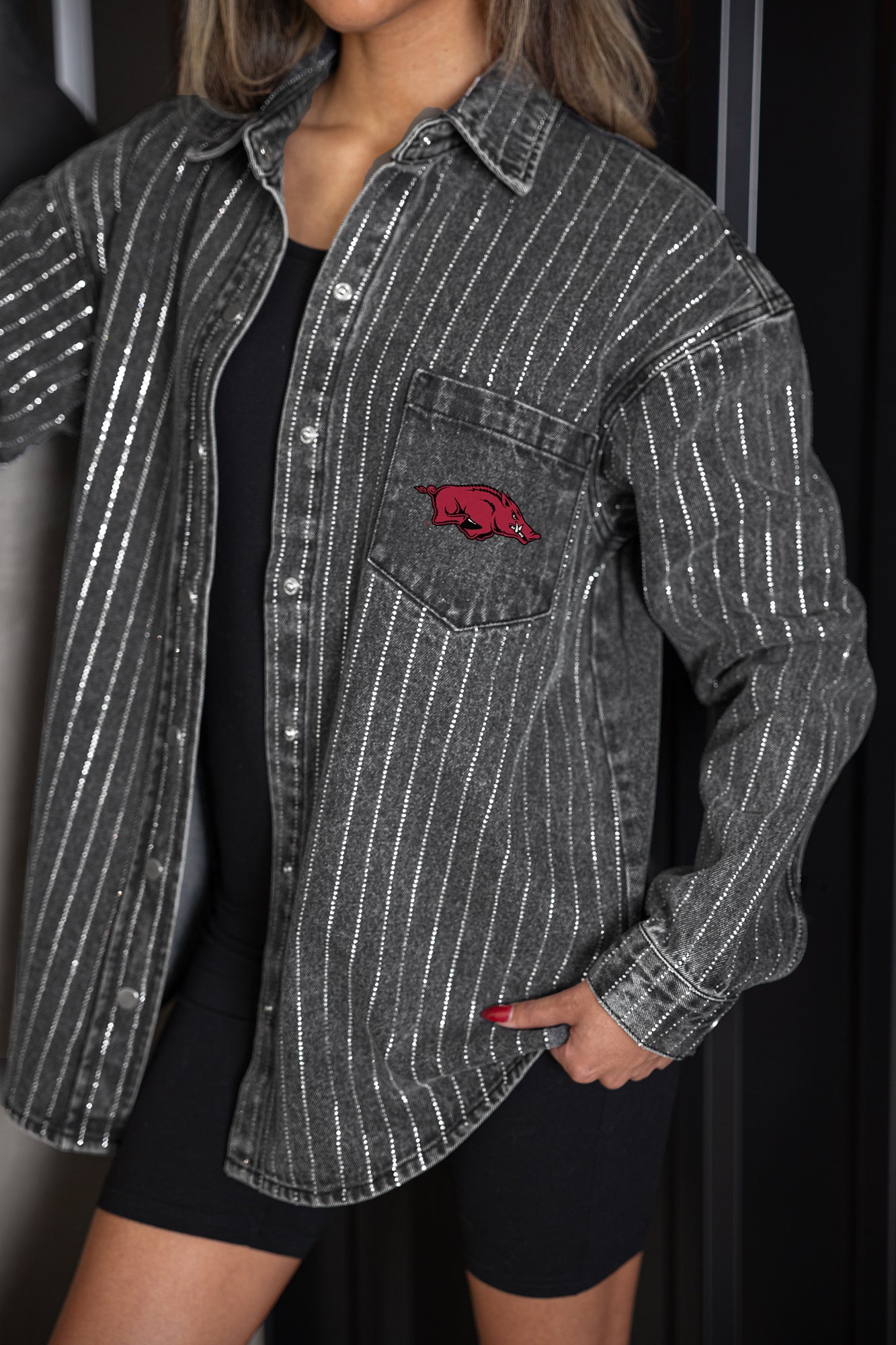 ARKANSAS RAZORBACKS STYLES THE LIMIT MICRO-RHINESTONE DENIM OVERSHIRT IN BLACK