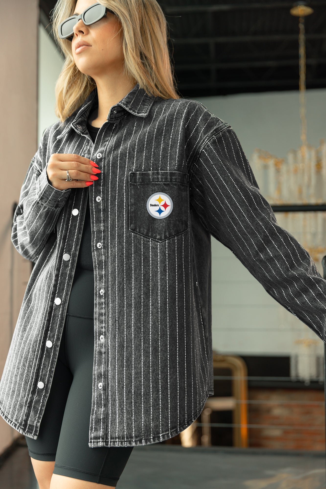 PITTSBURGH STEELERS STYLES THE LIMIT MICRO-RHINESTONE DENIM OVERSHIRT IN BLACK