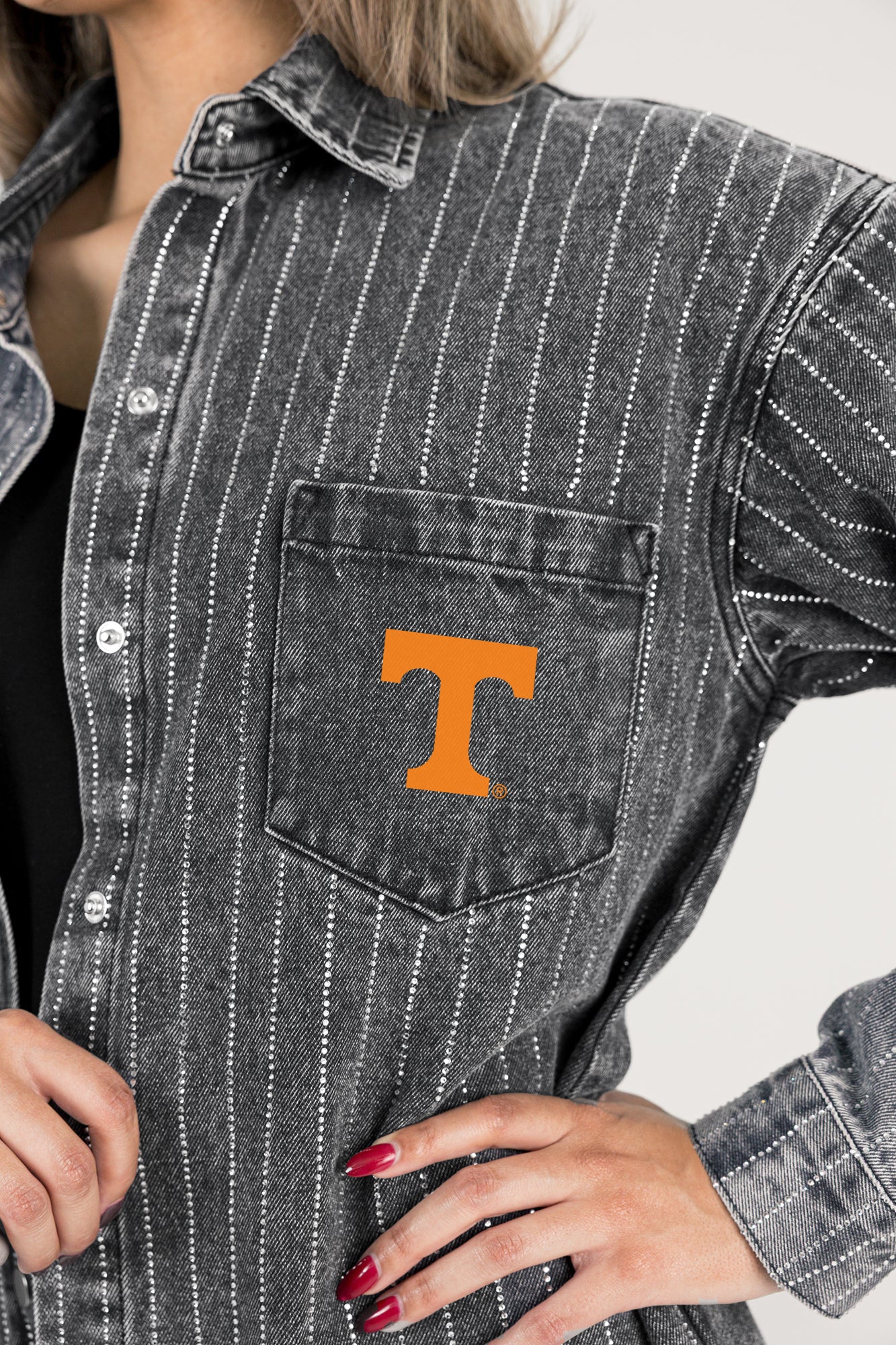 TENNESSEE VOLUNTEERS STYLES THE LIMIT MICRO-RHINESTONE DENIM OVERSHIRT IN BLACK