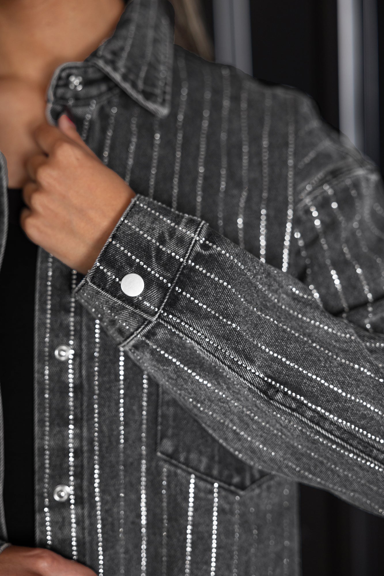 TEXAS LONGHORNS STYLES THE LIMIT MICRO-RHINESTONE DENIM OVERSHIRT IN BLACK