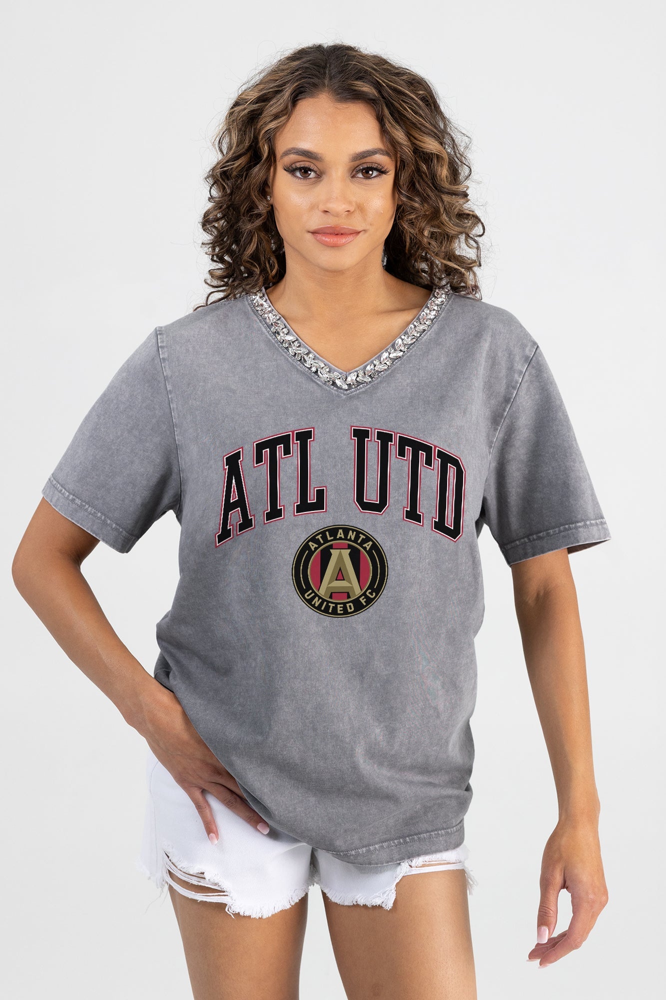 ATLANTA UNITED FC ICONIC EDGE RHINESTONE TRIM V-NECK TEE