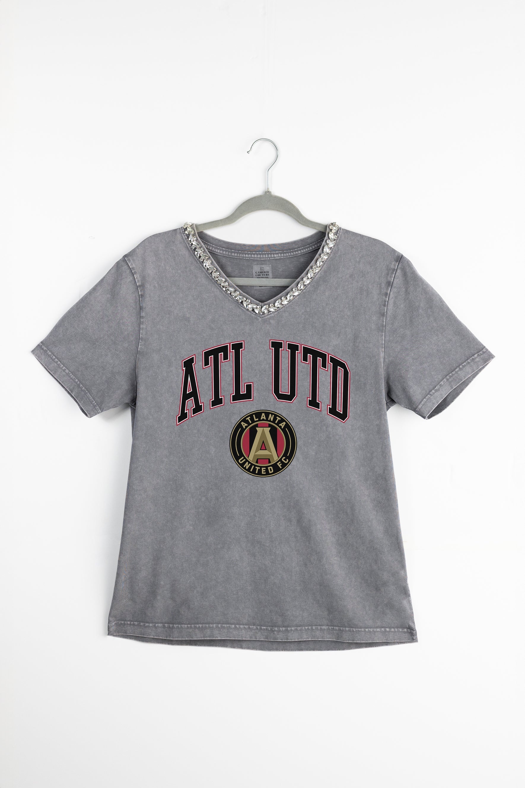 ATLANTA UNITED FC ICONIC EDGE RHINESTONE TRIM V-NECK TEE