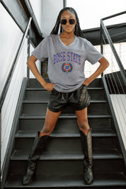 BOISE STATE BRONCOS ICONIC EDGE RHINESTONE TRIM V-NECK TEE