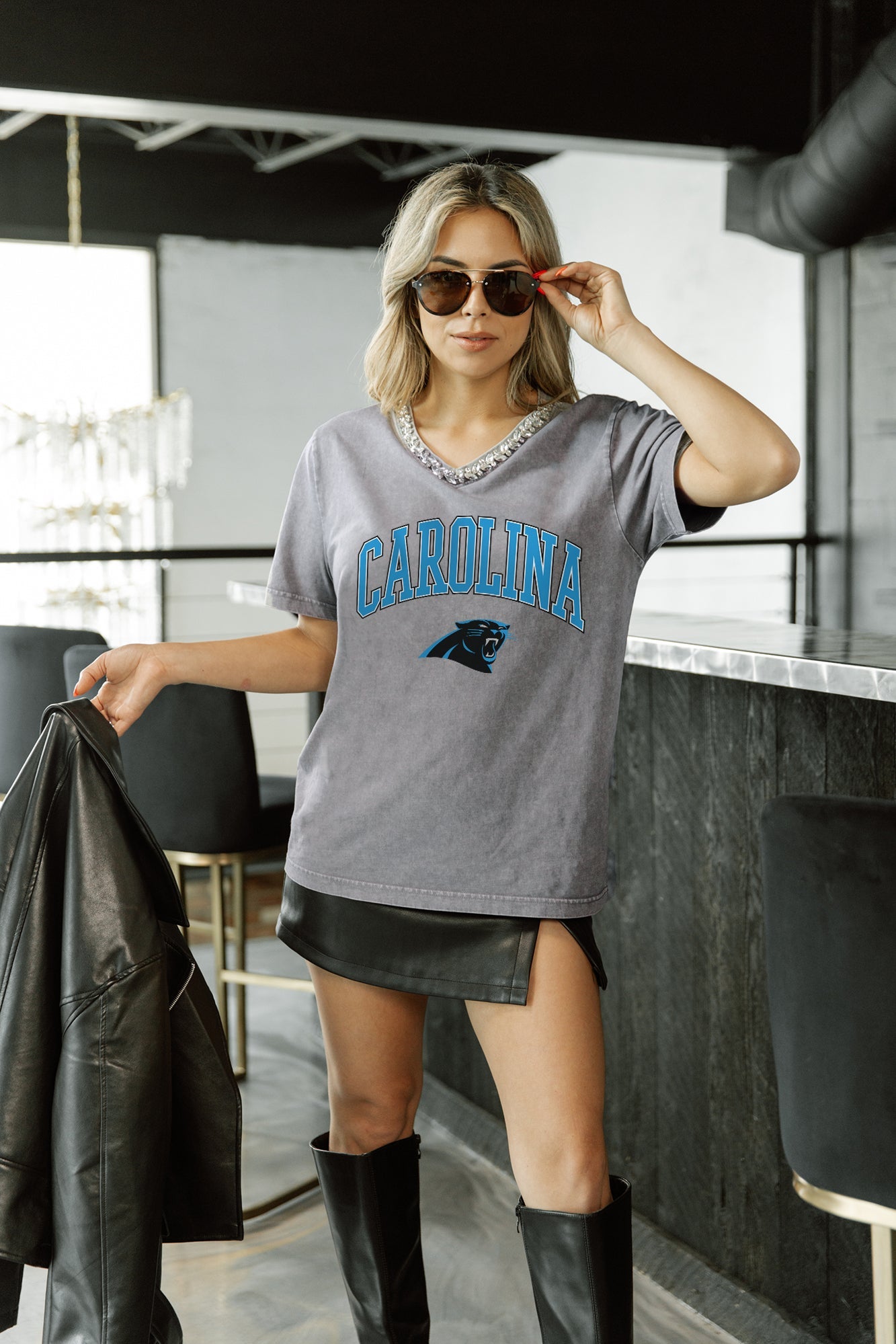 CAROLINA PANTHERS ICONIC EDGE RHINESTONE TRIM V-NECK TEE