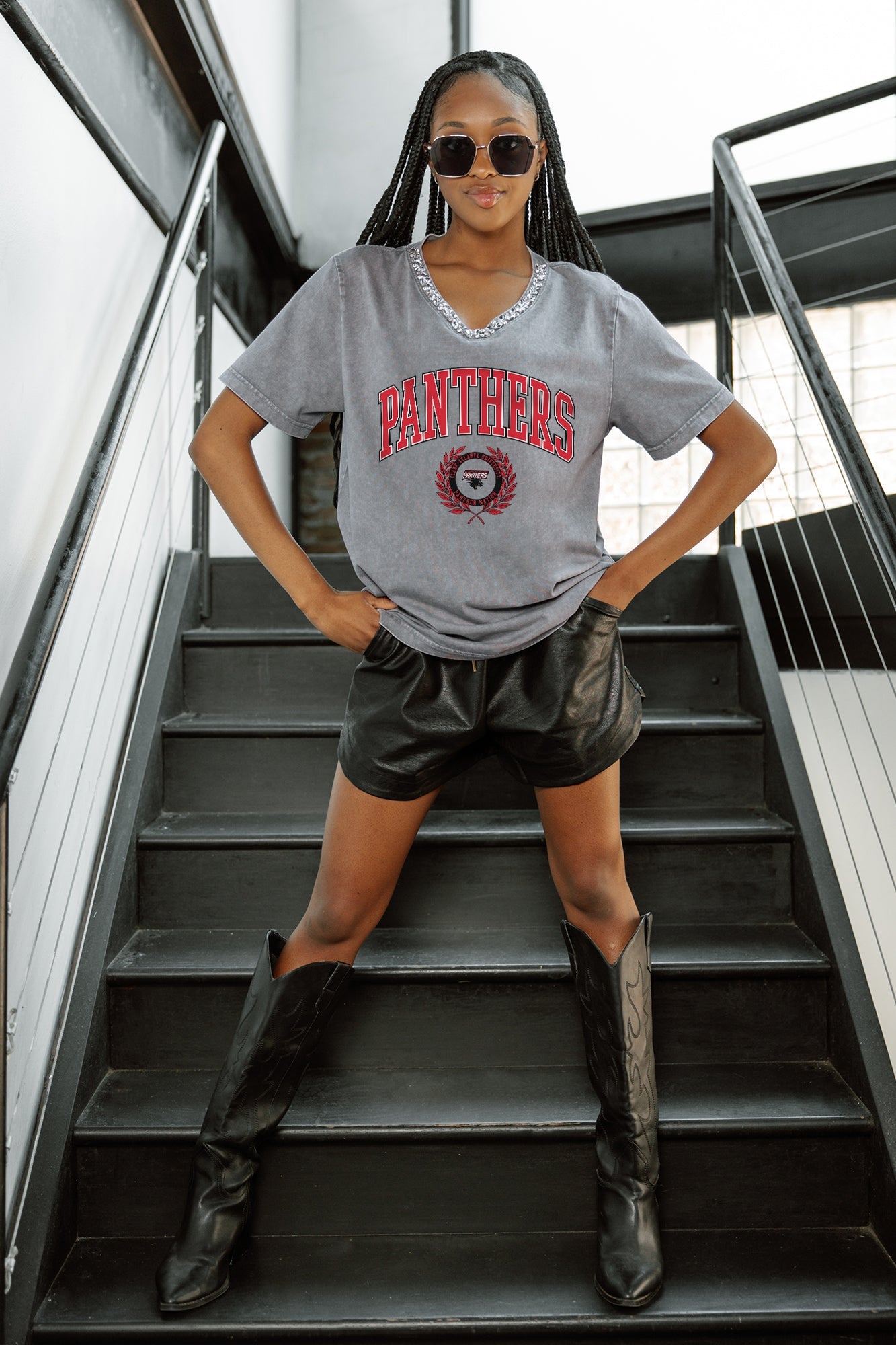 CLARK ATLANTA UNIVERSITY PANTHERS ICONIC EDGE RHINESTONE TRIM V-NECK TEE