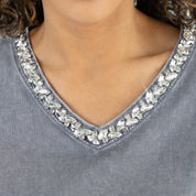 CHICAGO BEARS ICONIC EDGE RHINESTONE TRIM V-NECK TEE