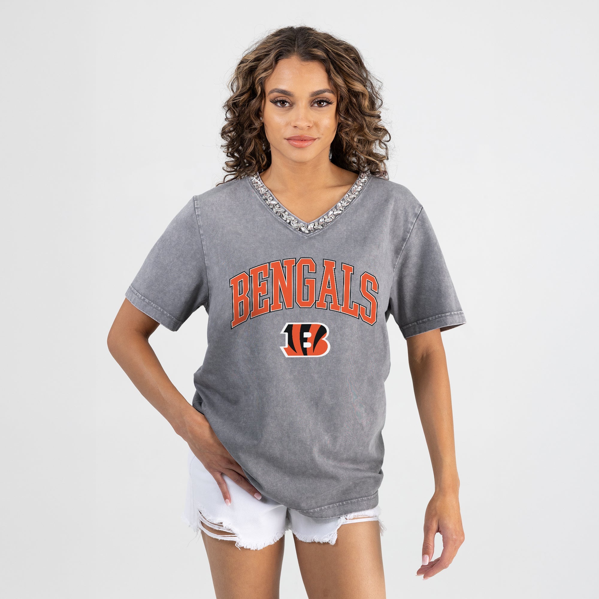 CINCINNATI BENGALS ICONIC EDGE RHINESTONE TRIM V-NECK TEE