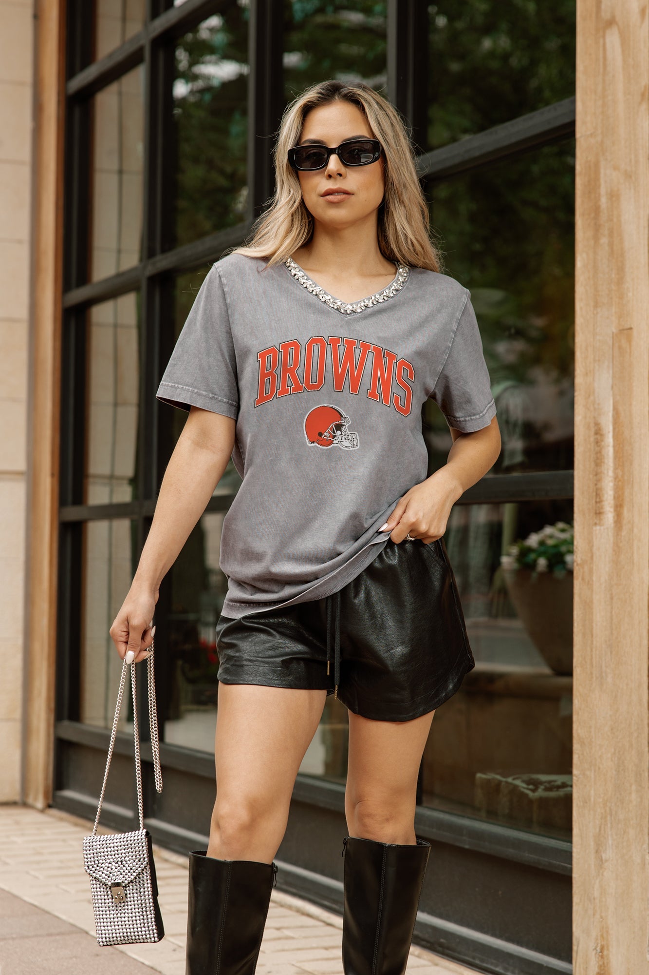 CLEVELAND BROWNS ICONIC EDGE RHINESTONE TRIM V-NECK TEE