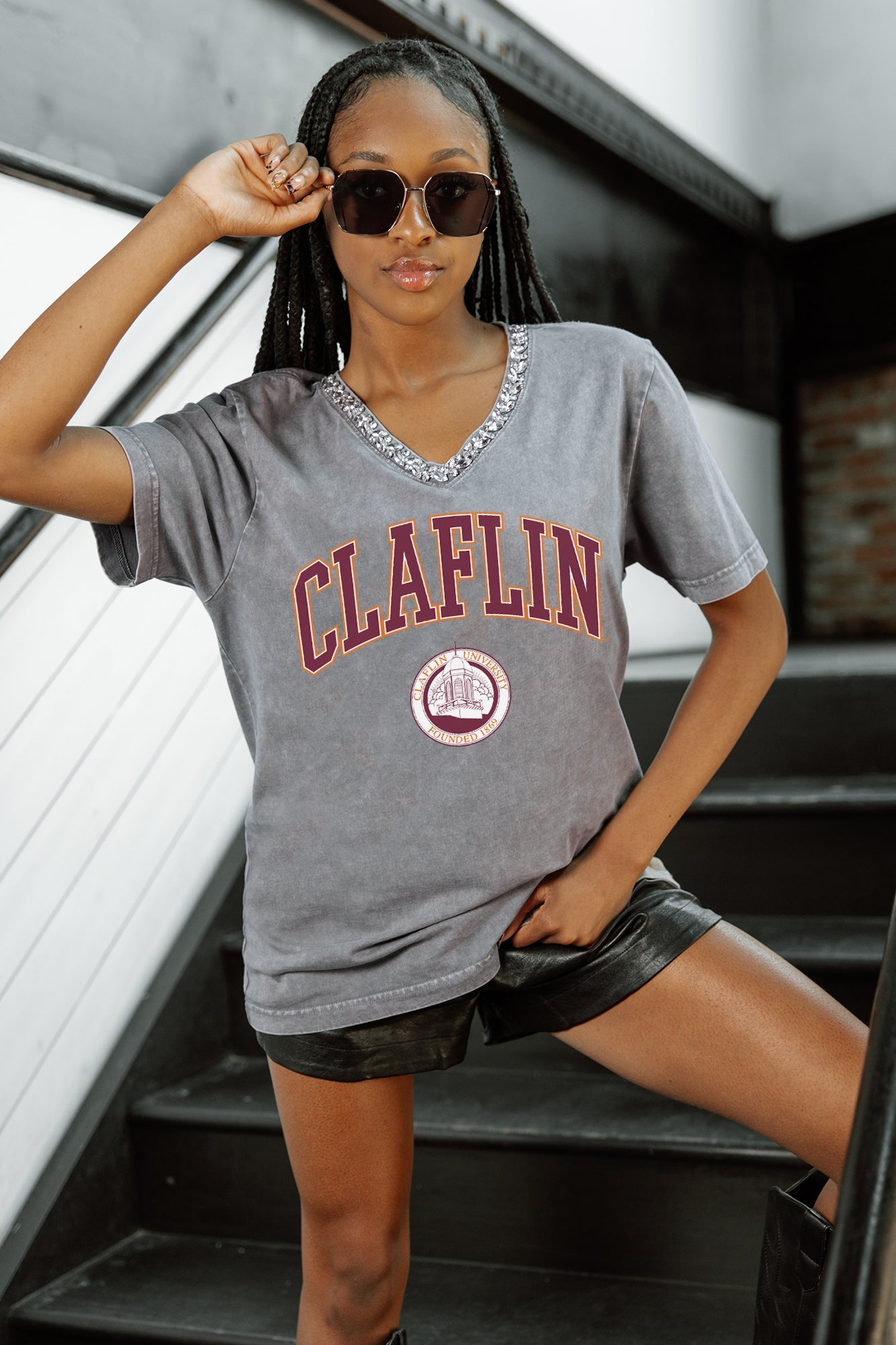 CLAFLIN PANTHERS ICONIC EDGE RHINESTONE TRIM V-NECK TEE