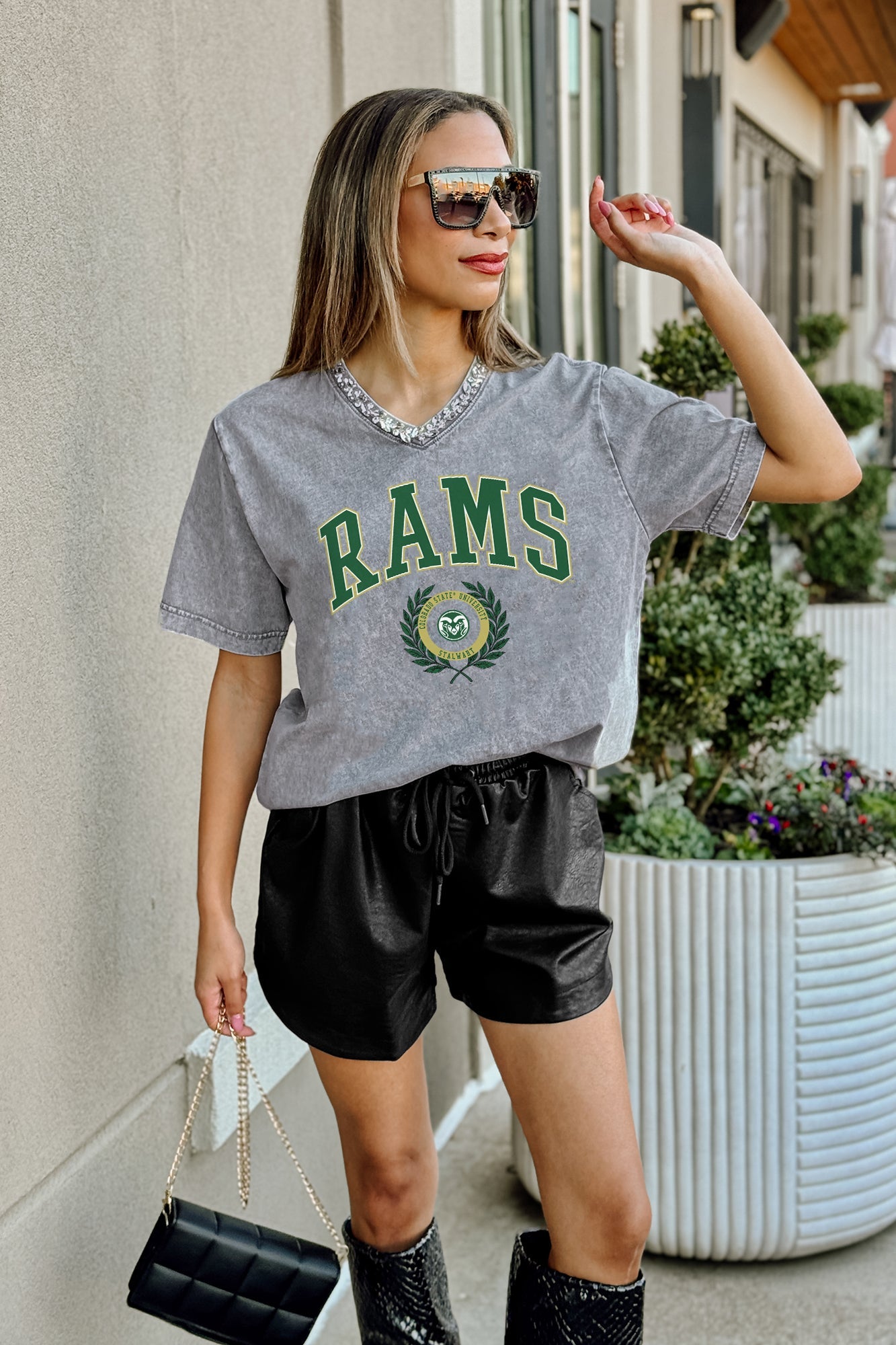 COLORADO STATE RAMS ICONIC EDGE RHINESTONE TRIM V-NECK TEE