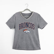 DENVER BRONCOS ICONIC EDGE RHINESTONE TRIM V-NECK TEE