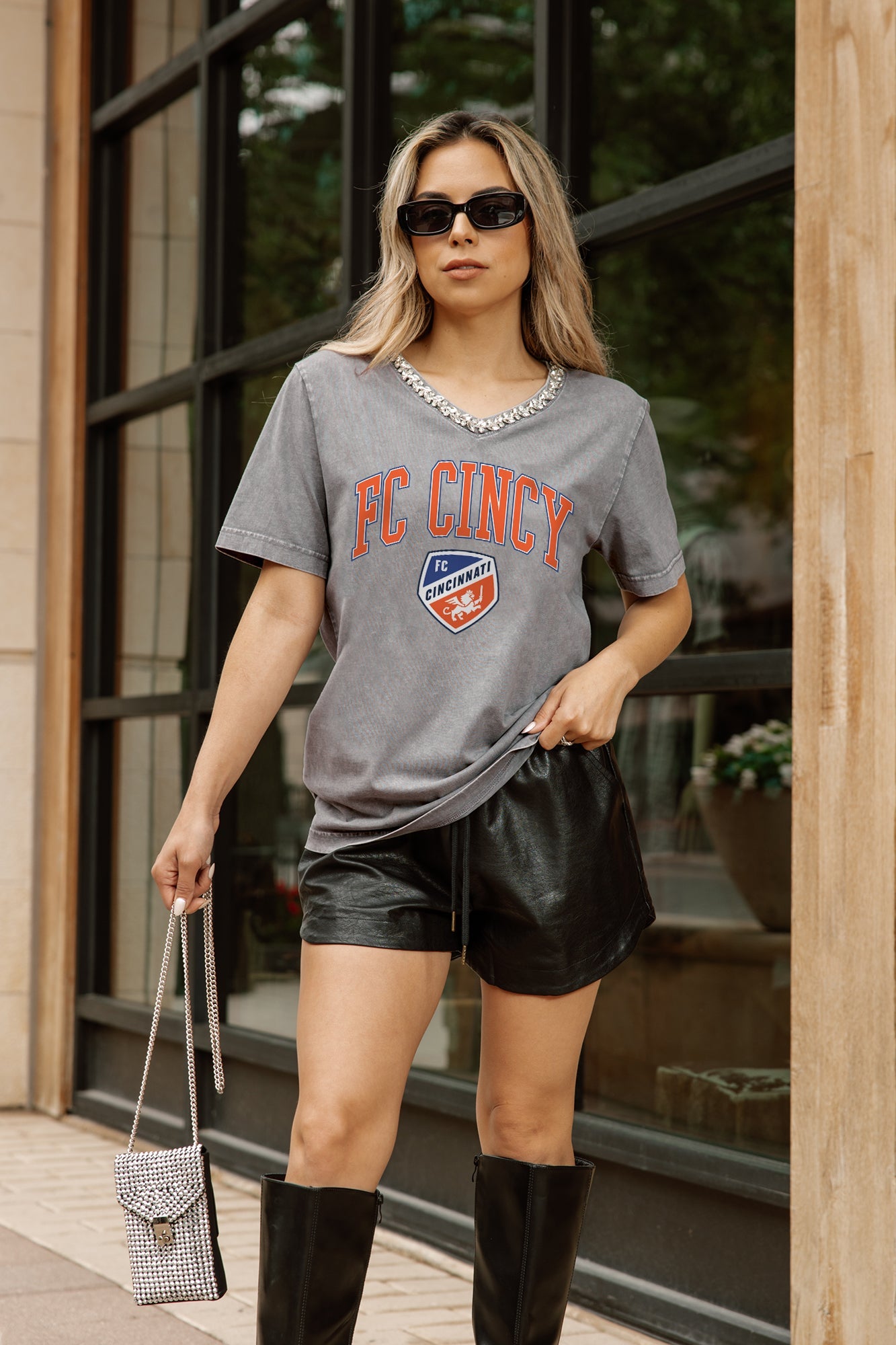 FC CINCINNATI ICONIC EDGE RHINESTONE TRIM V-NECK TEE