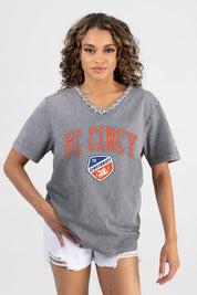FC CINCINNATI ICONIC EDGE RHINESTONE TRIM V-NECK TEE