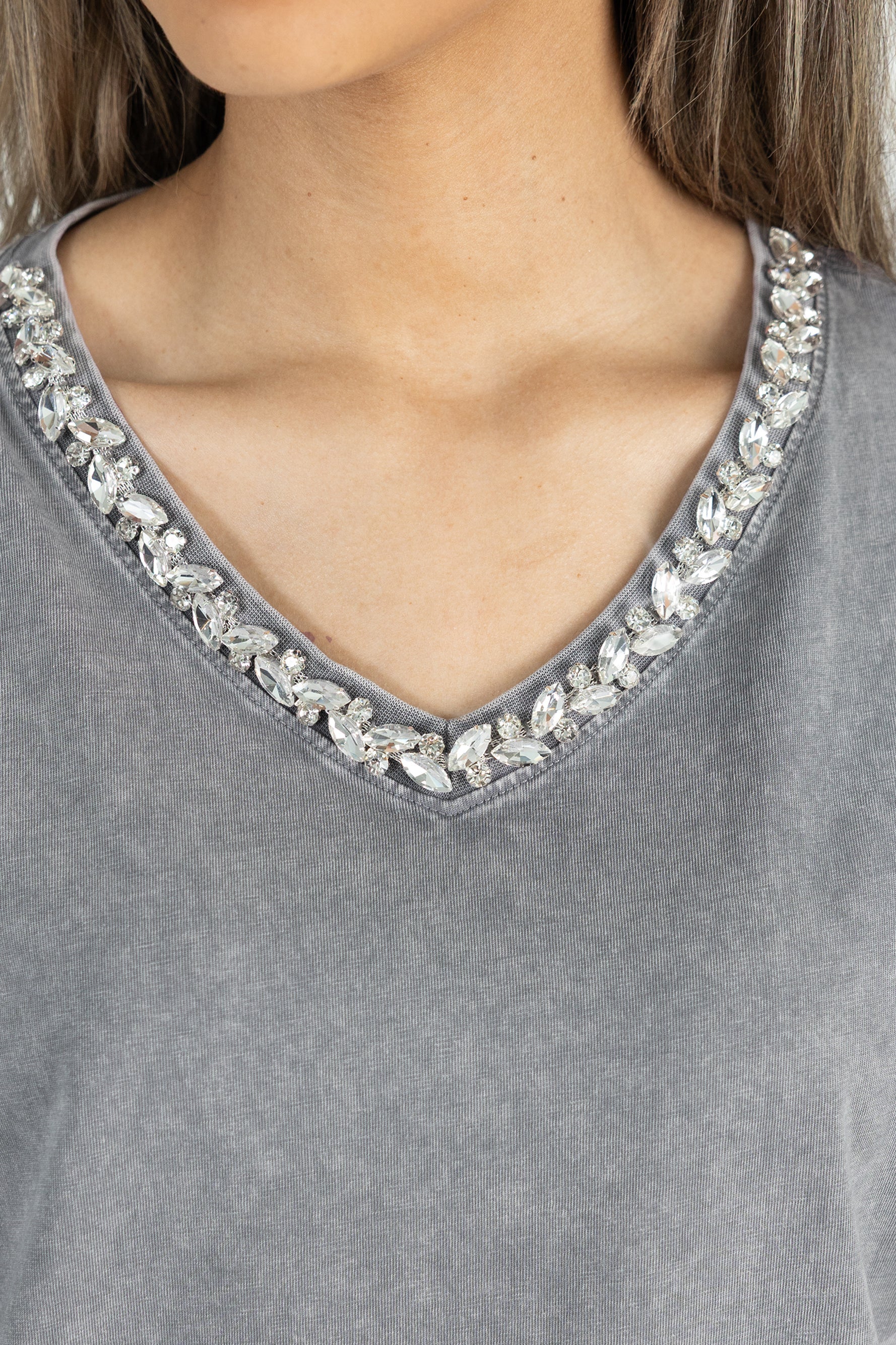 JOHNS HOPKINS BLUEJAYS ICONIC EDGE RHINESTONE TRIM V-NECK TEE