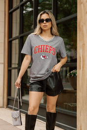 KANSAS CITY CHIEFS ICONIC EDGE RHINESTONE TRIM V-NECK TEE