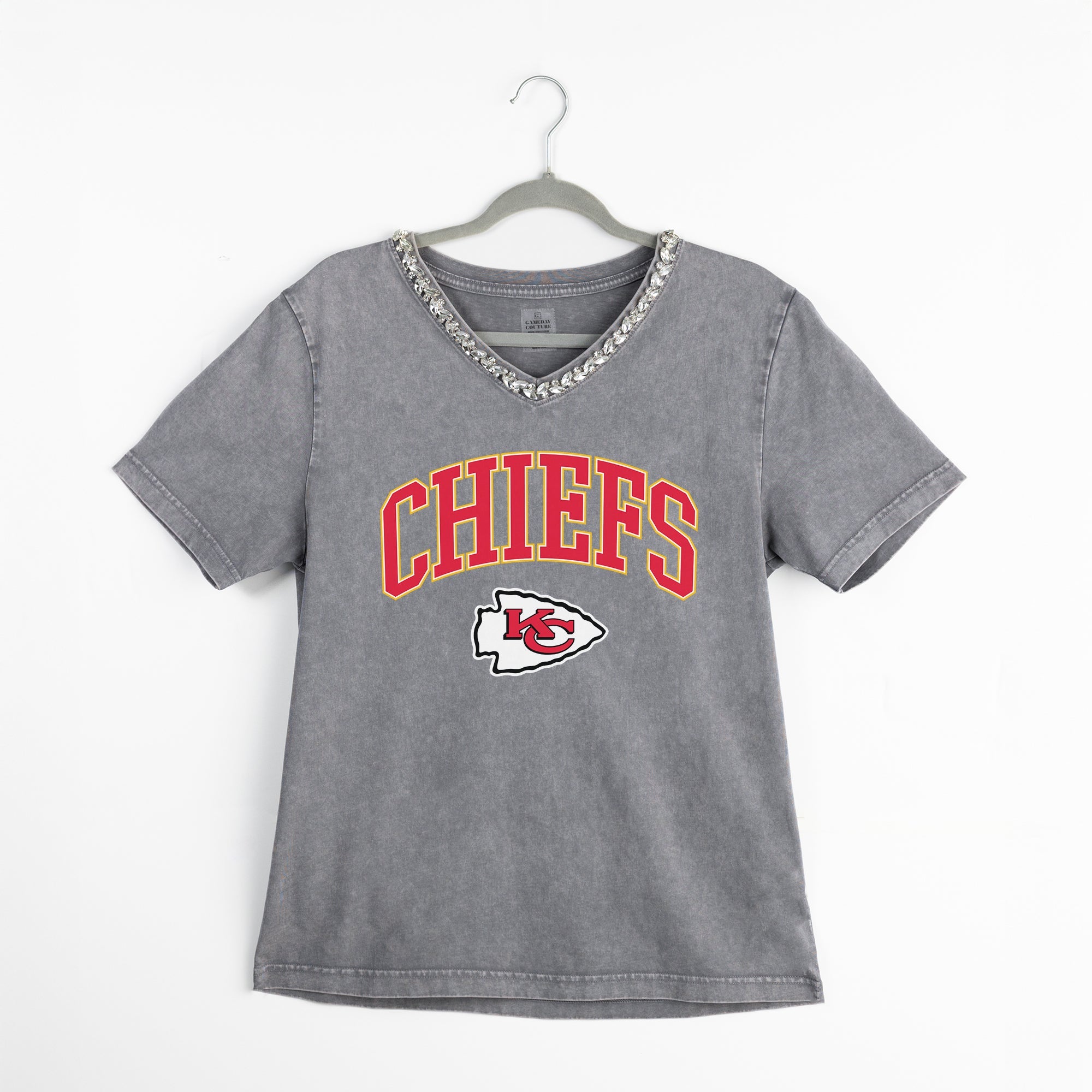 KANSAS CITY CHIEFS ICONIC EDGE RHINESTONE TRIM V-NECK TEE