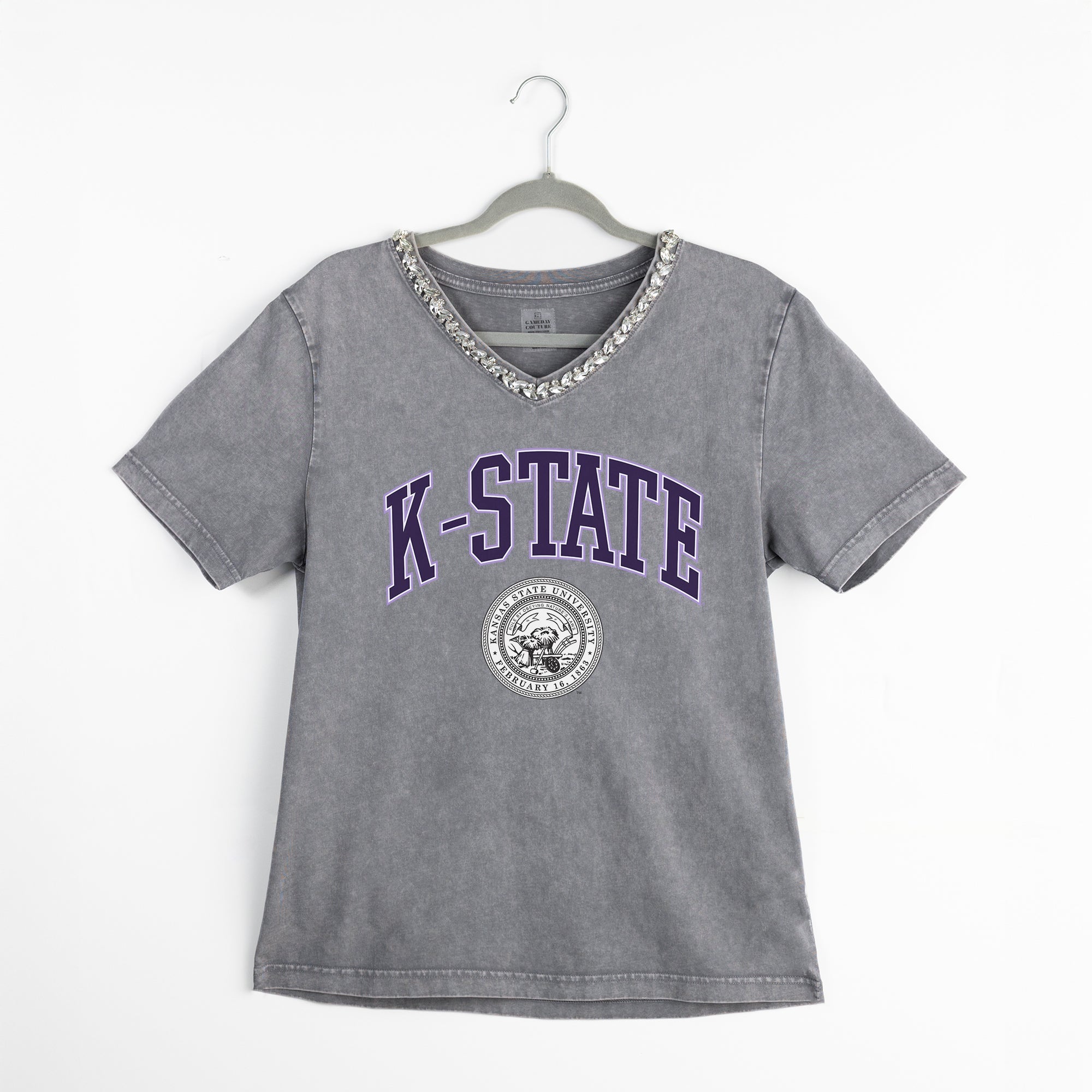 KANSAS STATE WILDCATS ICONIC EDGE RHINESTONE TRIM V-NECK TEE